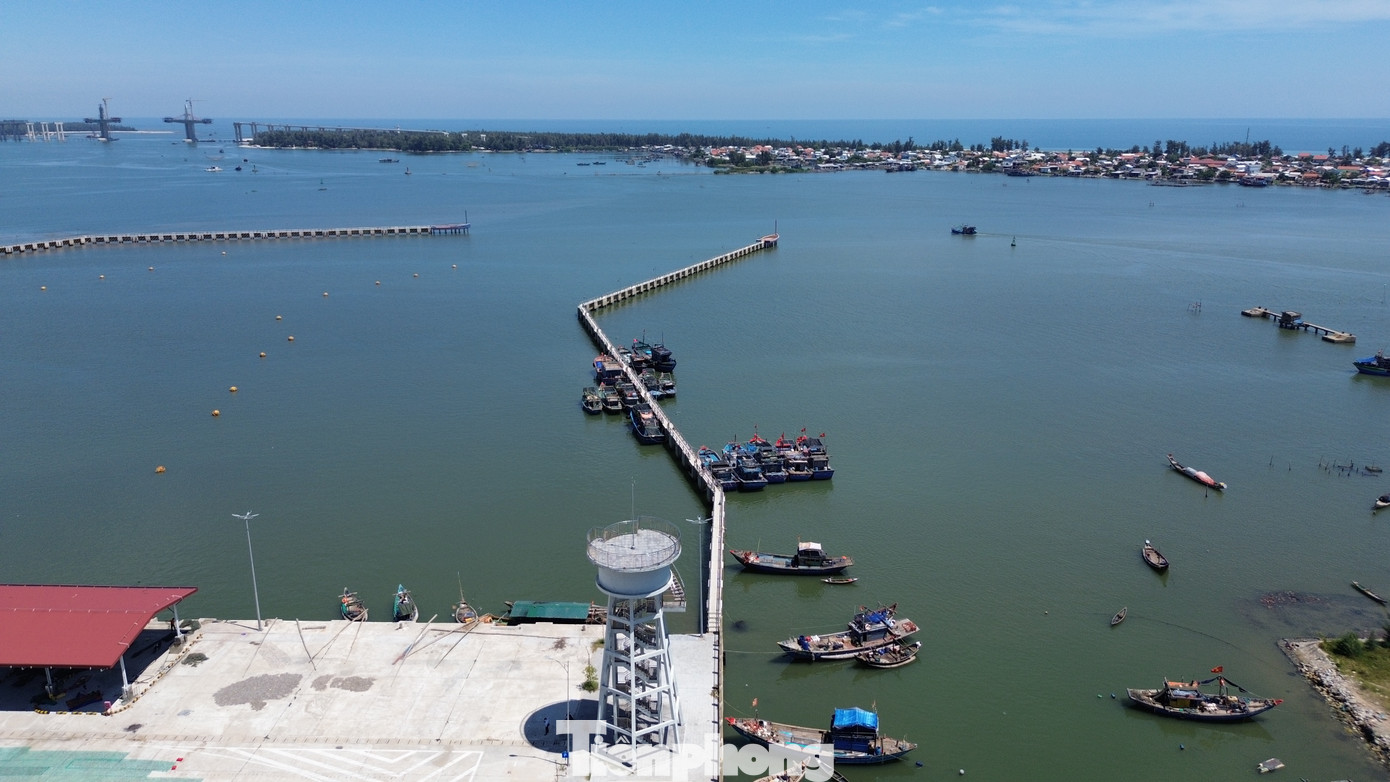 Cảng cá Thuận An kết hợp khu neo đậu tránh trú bão là một trong 3 thành phần của dự án xây dựng nâng cấp cơ sở hạ tầng nghề cá tỉnh Thừa Thiên-Huế (TT-Huế). Dự án được thực hiện từ nguồn vốn bồi thường của Công ty TNHH Gang thép Hưng Nghiệp Formosa Hà Tĩnh liên quan sự cố môi trường biển xảy ra tại miền Trung gần 10 năm trước.