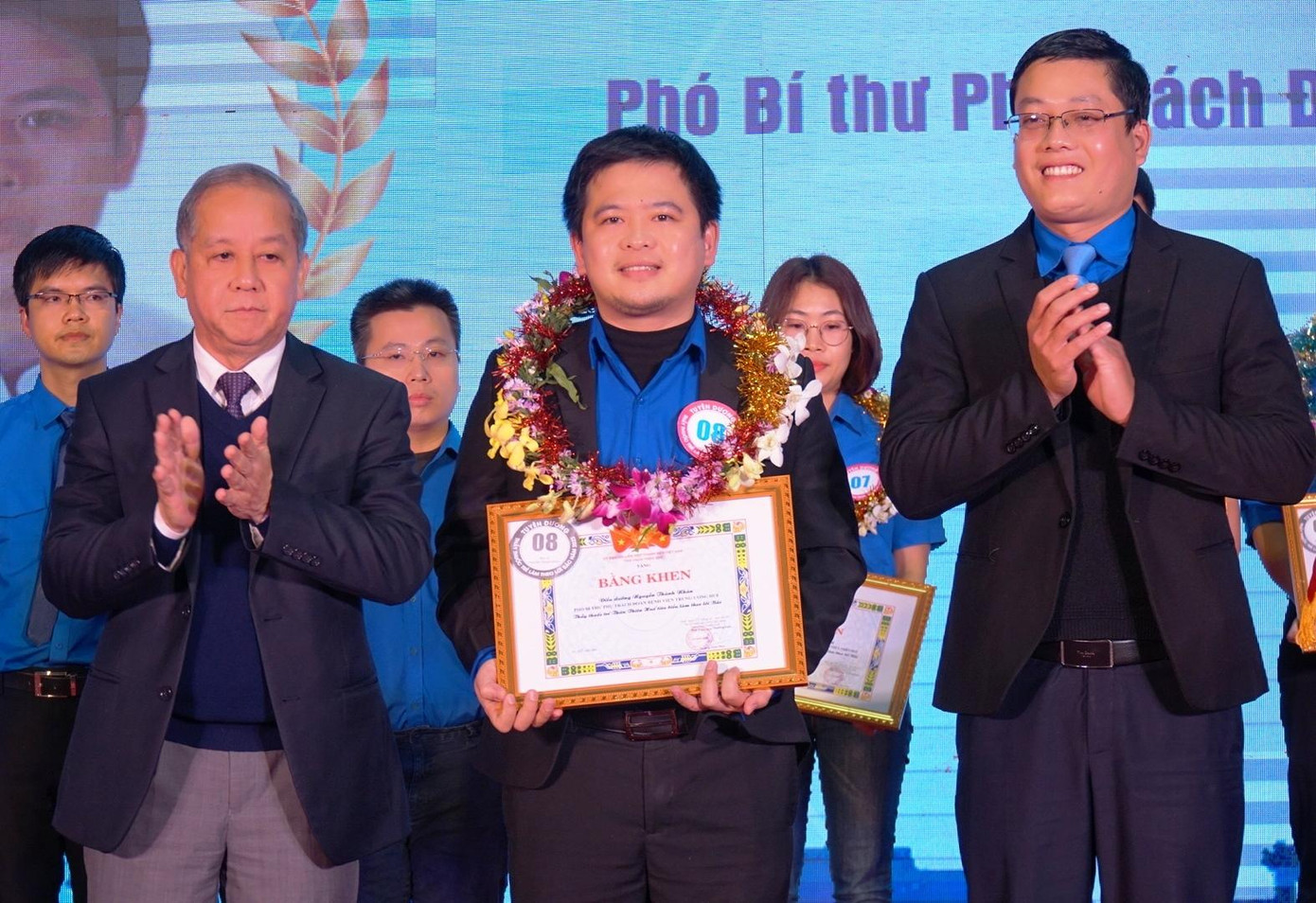 Liên hoan tuyên dương thầy thuốc trẻ tiêu biểu tỉnh TT-Huế gắn với các lễ kỷ niệm, sự kiện quan trọng của đất nước Liên hoan tuyên dương thầy thuốc trẻ tiêu biểu tỉnh TT-Huế gắn với các lễ kỷ niệm, sự kiện quan trọng của đất nước