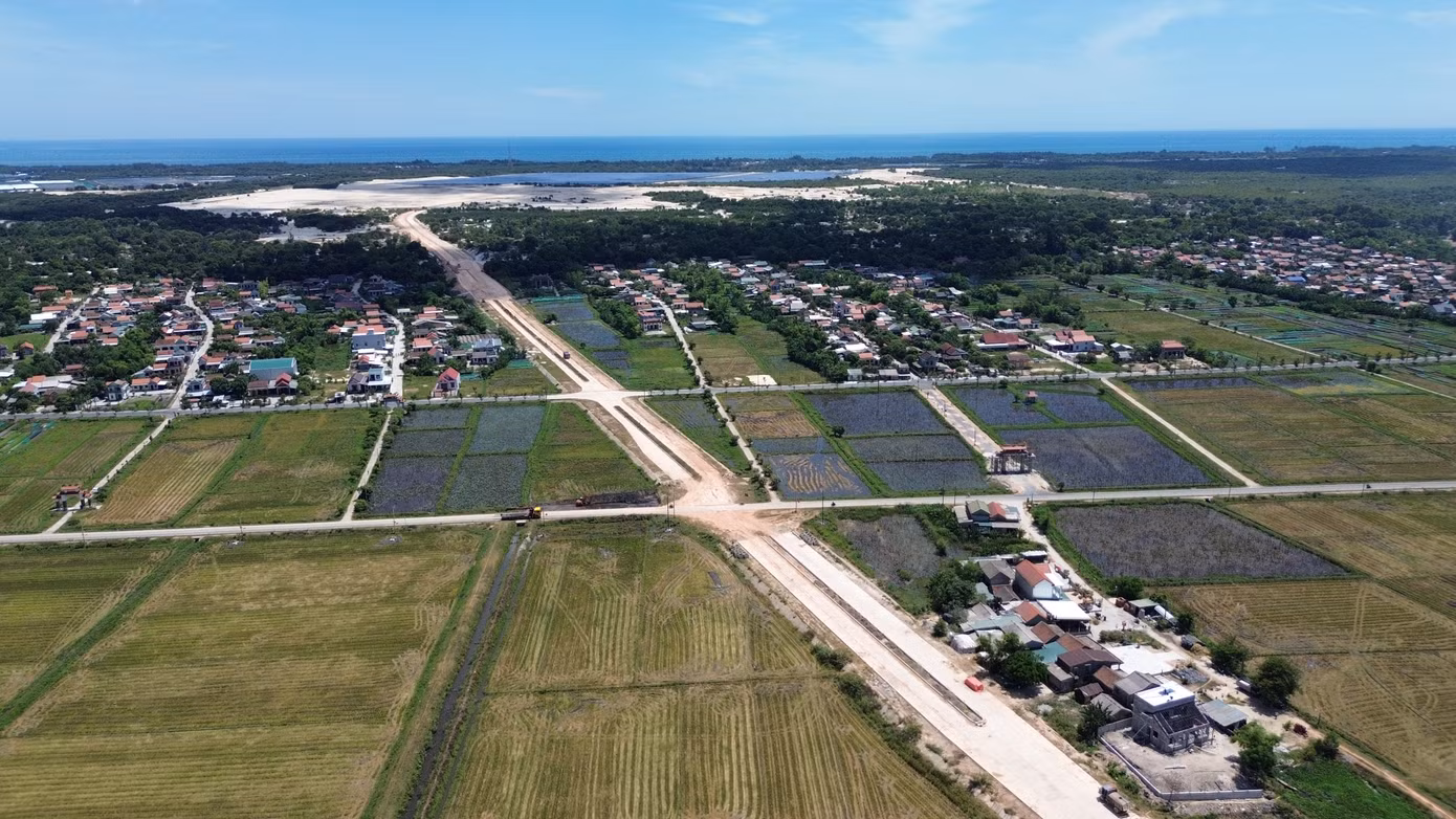 Tuy nhiên, do dự án kéo dài qua hơn 10 năm với những biến động về vật giá, nên vào tháng 1 năm nay, HĐND tỉnh TT-Huế có nghị quyết phê duyệt điều chỉnh chủ trương đầu tư công trình, với tổng mức đầu tư hơn 777 tỷ đồng (tăng hơn 105 tỷ đồng).