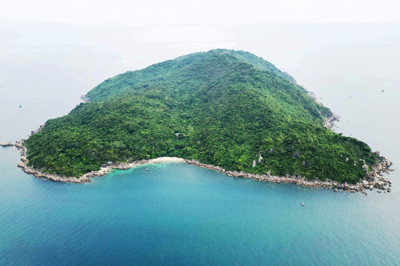 Hòn Sơn Chà. Ảnh: V.T Hòn Sơn Chà. Ảnh: V.T