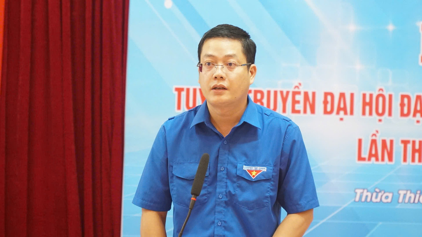 Anh Nguyễn Thanh Hoài - Bí thư Tỉnh Đoàn Thừa Thiên-Huế, Chủ tịch Hội LHTN Việt Nam tỉnh, phát biểu, cung cấp thông tin cho báo chí.
