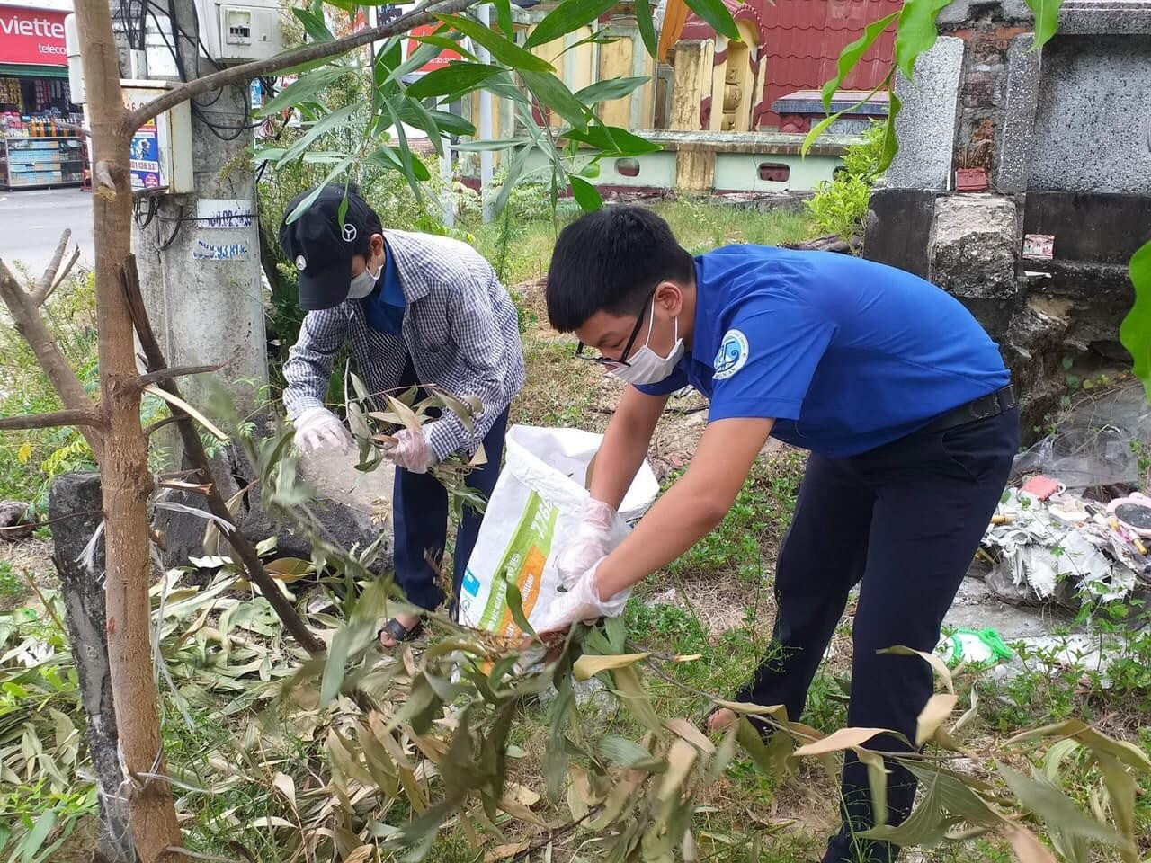 Tuổi trẻ TP Huế tích cực tham gia thực hiện ngày Chủ nhật xanh. Tuổi trẻ TP Huế tích cực tham gia thực hiện ngày Chủ nhật xanh.