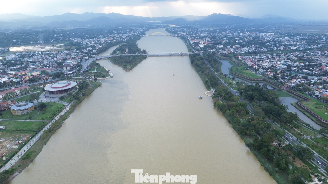 Mới đây, quy hoạch tỉnh Thừa Thiên-Huế thời kỳ 2021-2030, tầm nhìn đến năm 2050, quy hoạch chung đô thị đến năm 2045, tầm nhìn đến năm 2065 được công bố. Theo quy hoạch, Thừa Thiên-Huế xác định mục tiêu đến năm 2025 trở thành thành phố trực thuộc Trung ương với đô thị di sản đặc trưng của Việt Nam; một trong những trung tâm lớn, đặc sắc của khu vực Đông Nam Á về văn hóa, du lịch và y tế chuyên sâu… Mới đây, quy hoạch tỉnh Thừa Thiên-Huế thời kỳ 2021-2030, tầm nhìn đến năm 2050, quy hoạch chung đô thị đến năm 2045, tầm nhìn đến năm 2065 được công bố. Theo quy hoạch, Thừa Thiên-Huế xác định mục tiêu đến năm 2025 trở thành thành phố trực thuộc Trung ương với đô thị di sản đặc trưng của Việt Nam; một trong những trung tâm lớn, đặc sắc của khu vực Đông Nam Á về văn hóa, du lịch và y tế chuyên sâu…