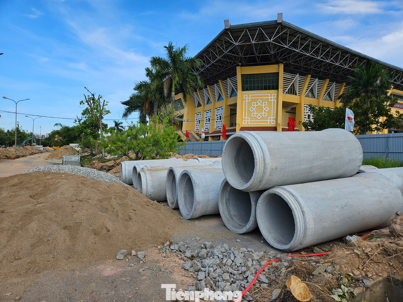 Hệ thống thoát nước thuộc dự án bắt đầu được cải tạo, thi công.