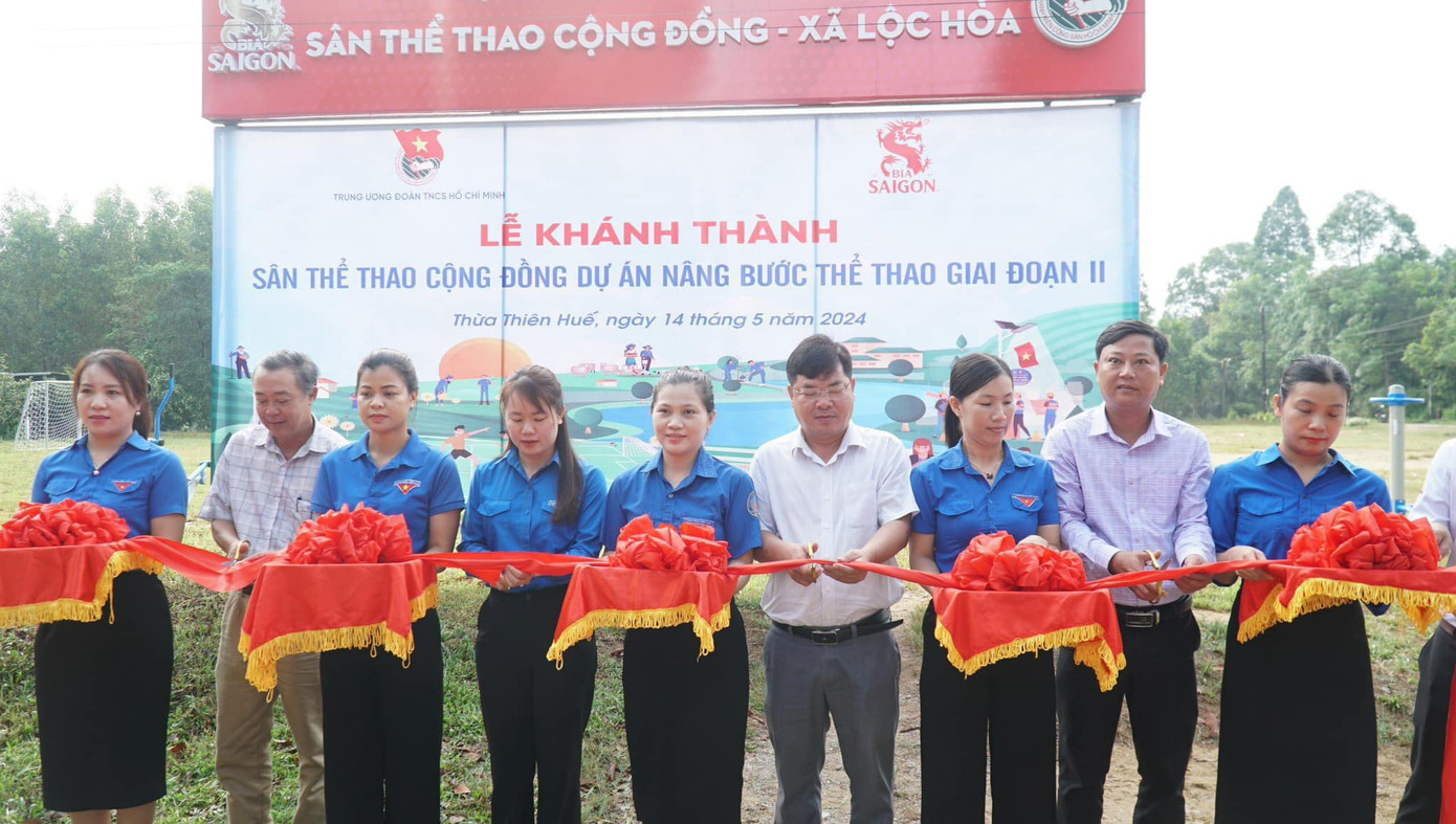 Thực hiện nghi thức khánh thành công trình thanh niên sân thể thao cộng đồng Dự án nâng bước thể thao giai đoạn II tại xã Lộc Hòa. Thực hiện nghi thức khánh thành công trình thanh niên sân thể thao cộng đồng Dự án nâng bước thể thao giai đoạn II tại xã Lộc Hòa.