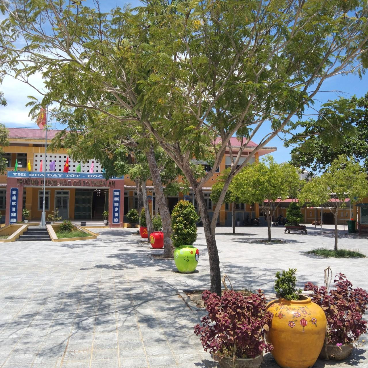 Trường THCS Thuận An, TP Huế, được vệ sinh, phong quang sạch sẽ nhưng chưa thể đón học sinh đầu cấp vì lý do phòng dịch Trường THCS Thuận An, TP Huế, được vệ sinh, phong quang sạch sẽ nhưng chưa thể đón học sinh đầu cấp vì lý do phòng dịch