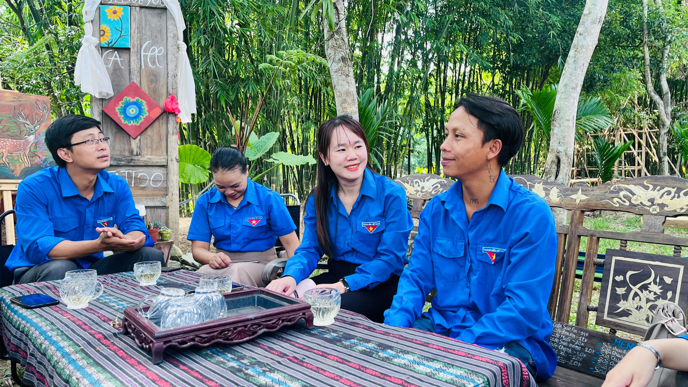 Thăm mô hình khởi nghiệp và động viên thanh niên hoàn lương tốt từng có quá khứ lầm lỡ ở huyện miền núi A Lưới, TT-Huế. Thăm mô hình khởi nghiệp và động viên thanh niên hoàn lương tốt từng có quá khứ lầm lỡ ở huyện miền núi A Lưới, TT-Huế.