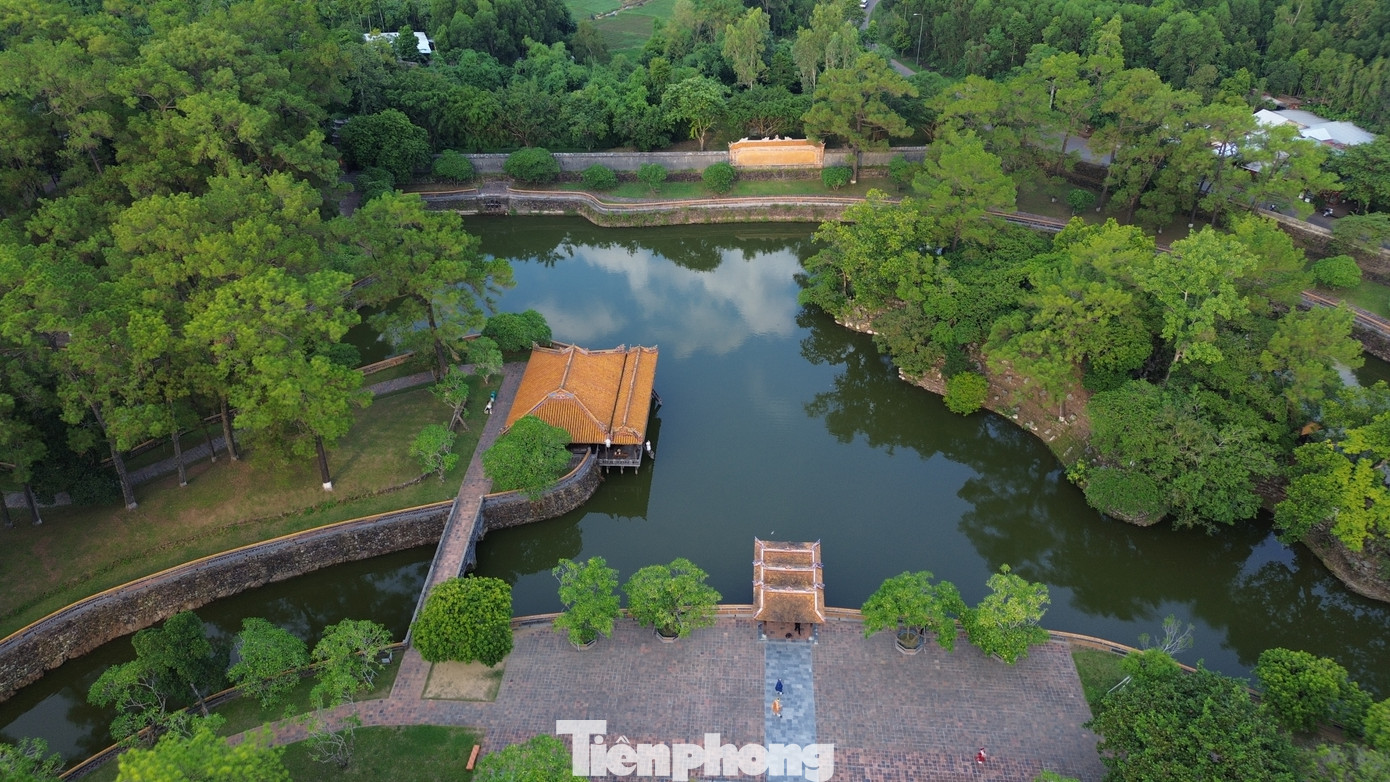 Theo Tiến sĩ Phan Thanh Hải - Giám đốc Sở Văn hóa-Thể thao tỉnh Thừa Thiên-Huế, trong tiến trình lịch sử dân tộc Việt Nam, Huế giữ một vị thế rất đặc biệt. Huế đã góp phần rất quan trọng trong phát triển đất nước về mọi mặt. Theo Tiến sĩ Phan Thanh Hải - Giám đốc Sở Văn hóa-Thể thao tỉnh Thừa Thiên-Huế, trong tiến trình lịch sử dân tộc Việt Nam, Huế giữ một vị thế rất đặc biệt. Huế đã góp phần rất quan trọng trong phát triển đất nước về mọi mặt.