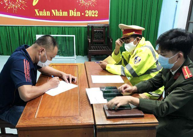 Phòng CSGT Công an TT-Huế phối hợp với các lực lượng nghiệp vụ làm rõ các đối tượng có hành vi nhập cảnh trái phép Phòng CSGT Công an TT-Huế phối hợp với các lực lượng nghiệp vụ làm rõ các đối tượng có hành vi nhập cảnh trái phép