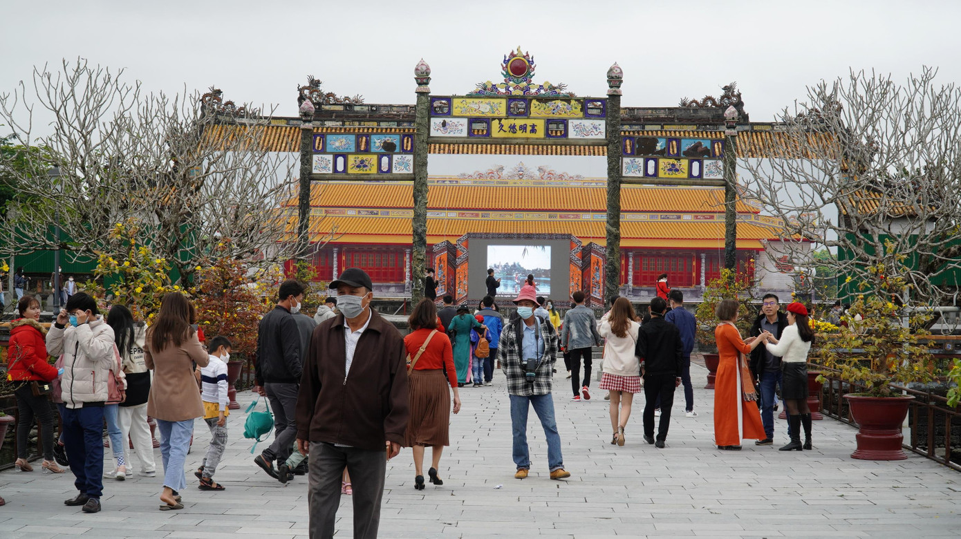 Đại nội Huế tấp nập khách tham quan dịp Tết