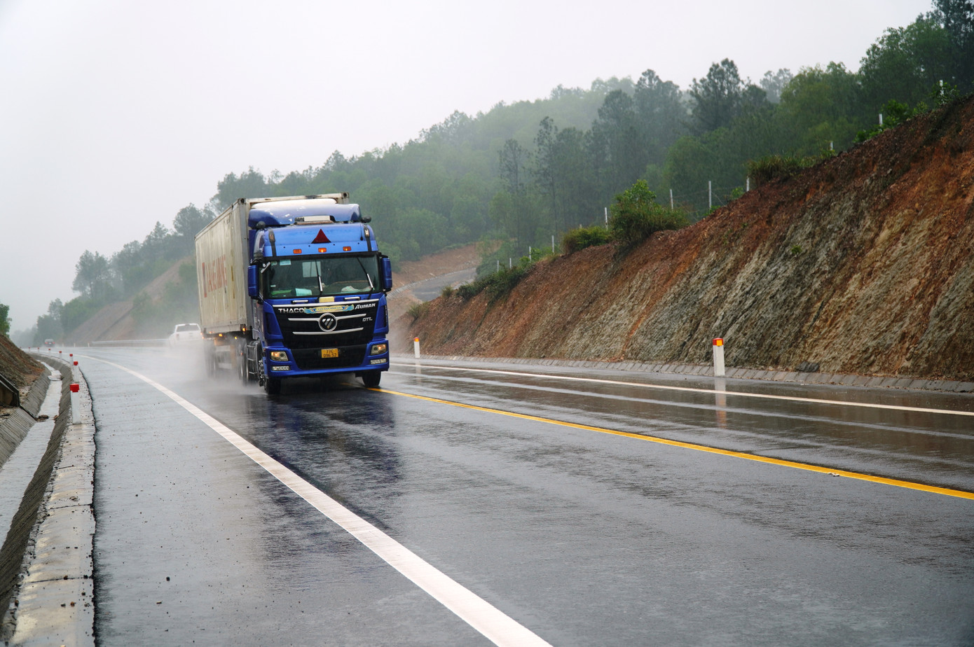 Sau 2 tháng đưa công trình vào khai thác, Bộ GTVT giao Cục Đường bộ Việt Nam chủ trì, phối hợp với các đơn vị có liên quan rà soát về tình hình an toàn giao thông trên tuyến. Trong trường hợp cần thiết, Cục Đường bộ Việt Nam phối hợp với 8, Ban Quản lý Dự án đường Hồ Chí Minh có những điều chỉnh để bảo đảm giao thông trên tuyến.