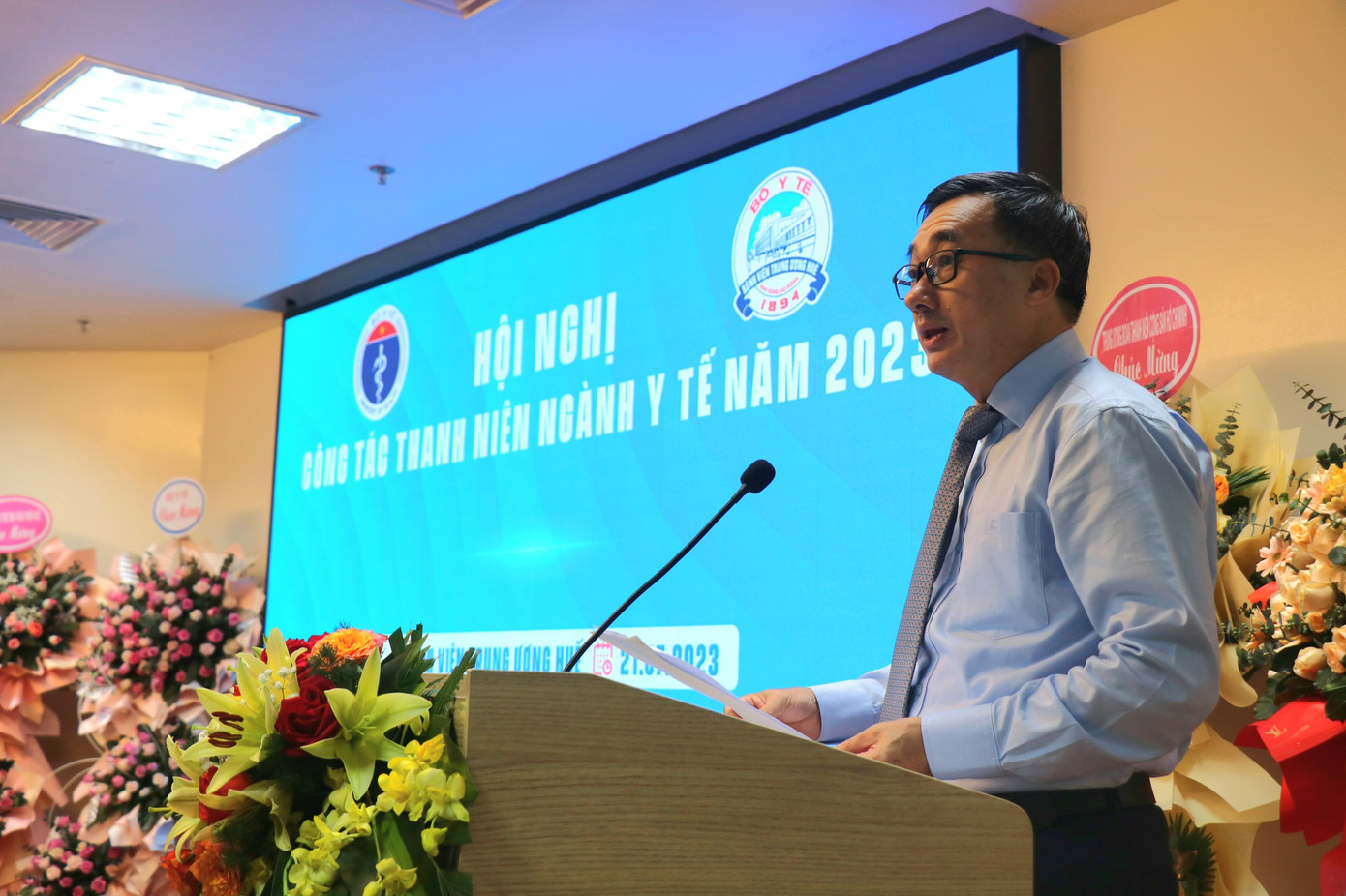 Thứ trưởng Bộ Y tế, Trưởng ban Chỉ đạo công tác thanh niên ngành y tế Trần Văn Thuấn chủ trì hội nghị. Thứ trưởng Bộ Y tế, Trưởng ban Chỉ đạo công tác thanh niên ngành y tế Trần Văn Thuấn chủ trì hội nghị.