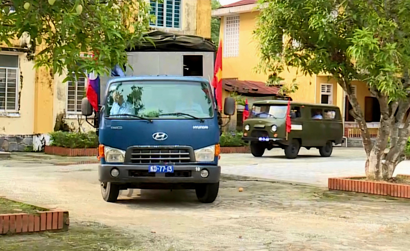 Lực lượng Đội quy tập 192 Bộ Chỉ huy Quân sự tỉnh TT-Huế xuất quân sang Lào.