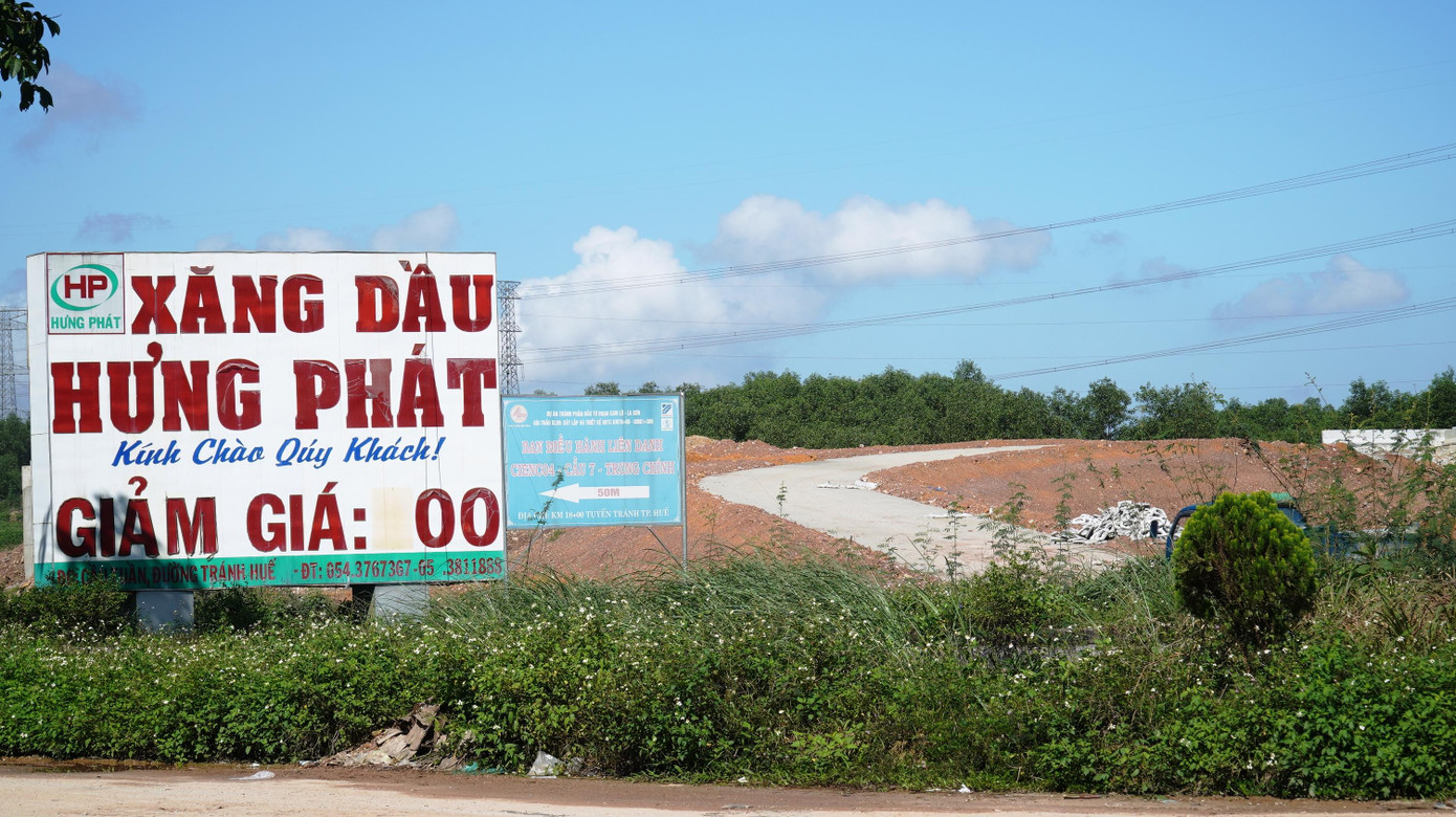 Liên quan GPMB di dời cây xăng Hưng Phát, Phó Chủ tịch UBND tỉnh Hoàng Hải Minh đề nghị UBND TP Huế tập trung lực lượng, khẩn trương thực hiện kiểm đếm, tiến hành thủ tục đền bù, thu hồi phần đất thuộc phạm vi phải thu hồi để thi công dự án...