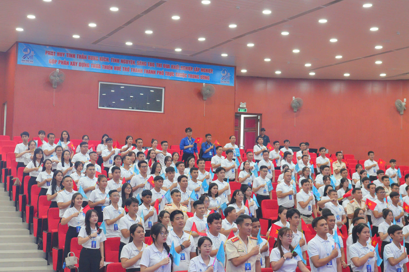 Đại hội diễn ra trong không khí dân chủ. Đại hội diễn ra trong không khí dân chủ.