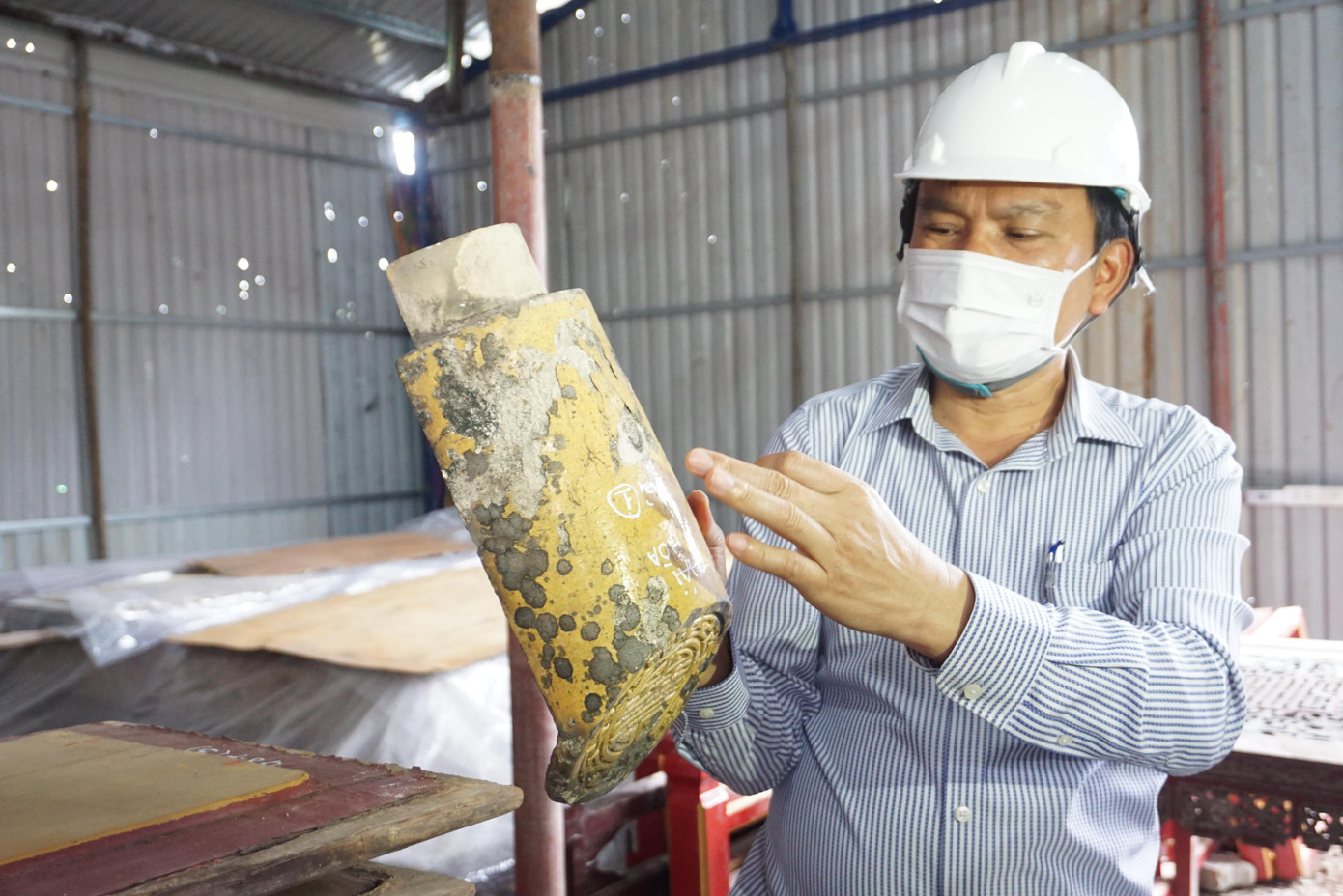 Sau khi hạ giải xong toàn bộ công trình, đơn vị thi công sẽ tiến hành phân loại, đánh giá sơ bộ chất lượng các cấu kiện, sau đó trình hội đồng đánh giá di tích xem xét và đưa ra giải pháp tu bổ.