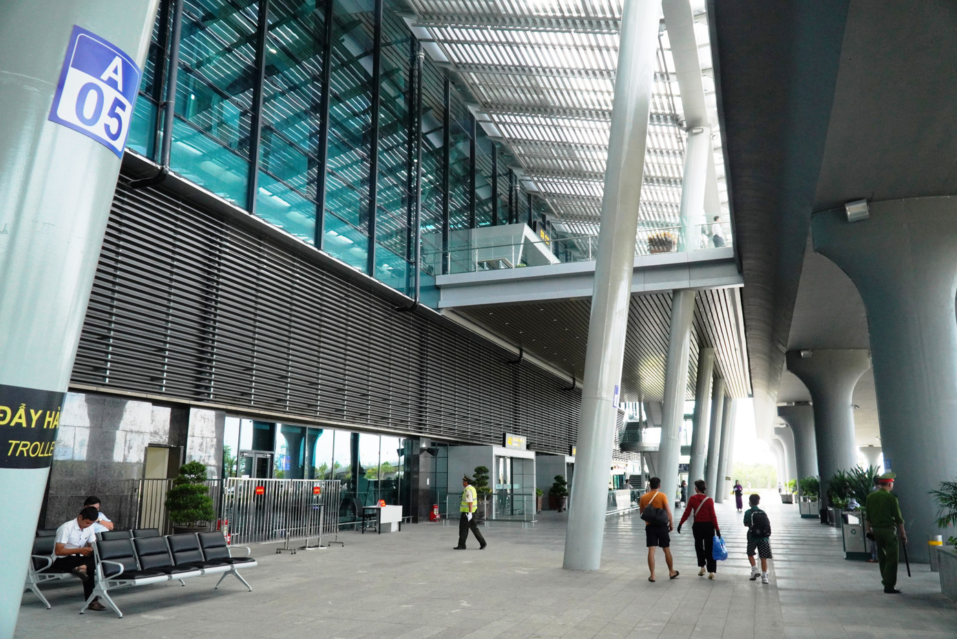 Trước khi tổ chức lễ khánh thành, nhà ga hành khách T2 đã hoàn thành và được đưa vào vận hành, khai thác từ ngày 28/4/2023. Trước khi tổ chức lễ khánh thành, nhà ga hành khách T2 đã hoàn thành và được đưa vào vận hành, khai thác từ ngày 28/4/2023.