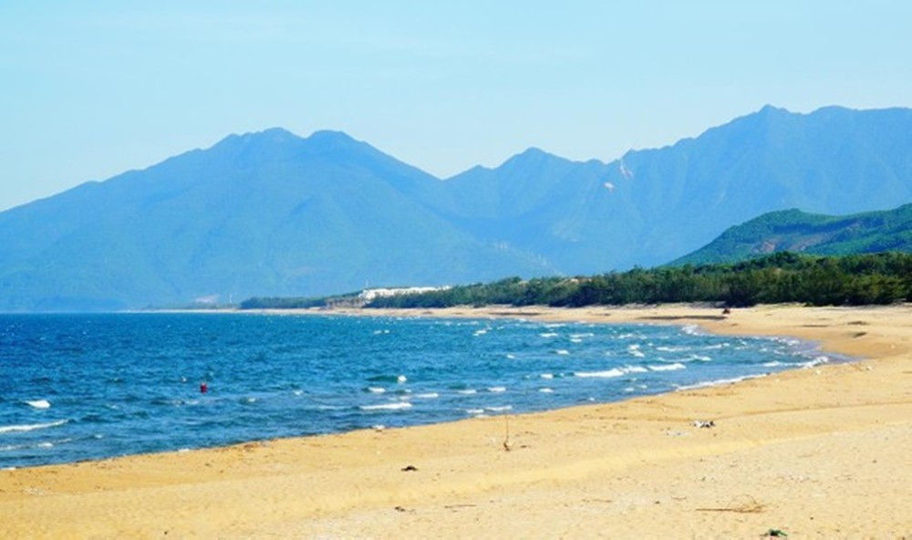 Vùng biển Lăng Cô được xác định là khu vực triển khai hợp phần phục hồi, tái tạo các rạn san hô. Ảnh: N.V Vùng biển Lăng Cô được xác định là khu vực triển khai hợp phần phục hồi, tái tạo các rạn san hô. Ảnh: N.V