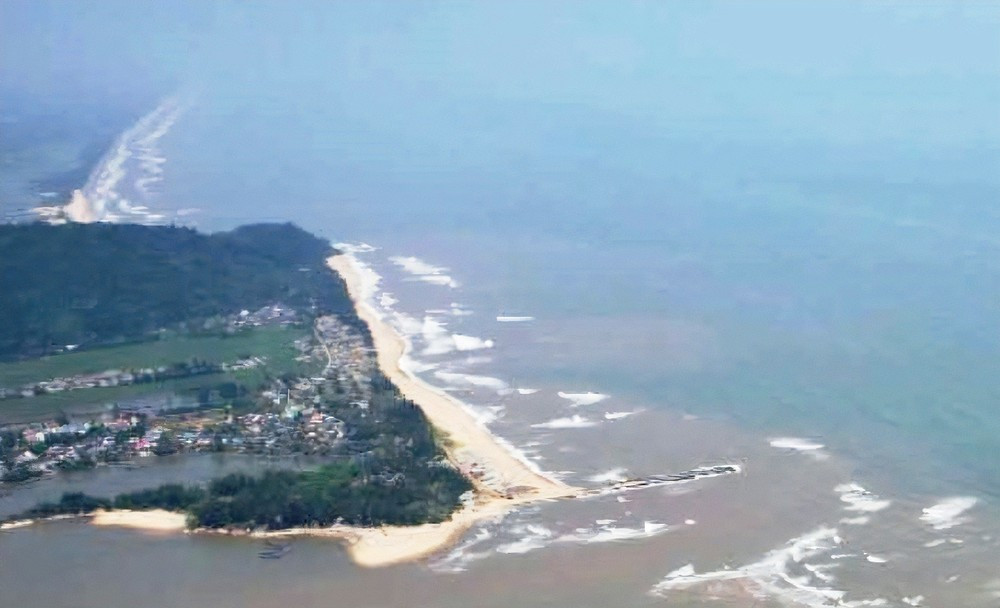 Vùng biển phía bắc huyện Phú Lộc được khoanh vùng thả chìm hàng nghìn cục rạn nhân tạo làm nơi trú ngụ, sinh trưởng cho các loài thủy sinh vùng biển. Ảnh: T.L Vùng biển phía bắc huyện Phú Lộc được khoanh vùng thả chìm hàng nghìn cục rạn nhân tạo làm nơi trú ngụ, sinh trưởng cho các loài thủy sinh vùng biển. Ảnh: T.L