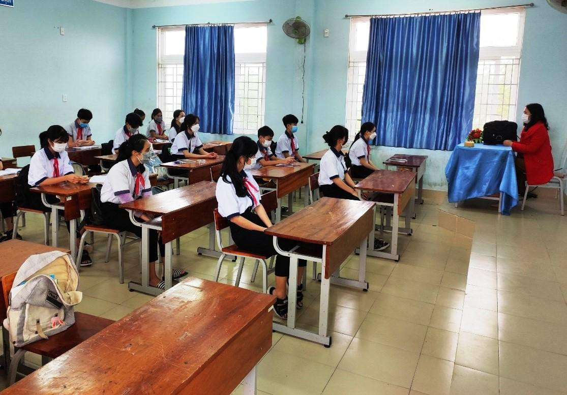 Tổ chức dạy, học giãn cách, sắp xếp thời khóa biểu giãn cách 50% học sinh đến lớp Tổ chức dạy, học giãn cách, sắp xếp thời khóa biểu giãn cách 50% học sinh đến lớp