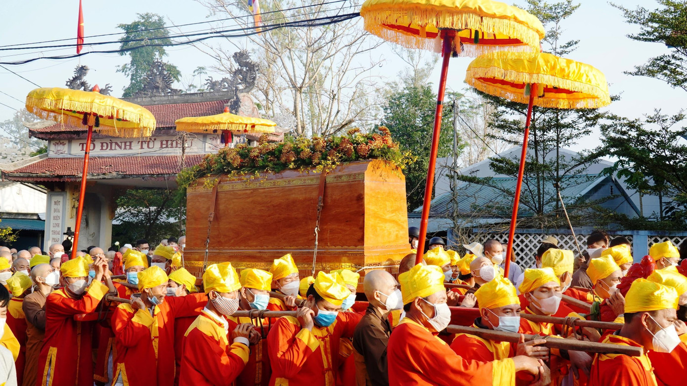 Nghi thức thiên quan (rước Kim quan Thiền sư đến địa điểm Trà tỳ)