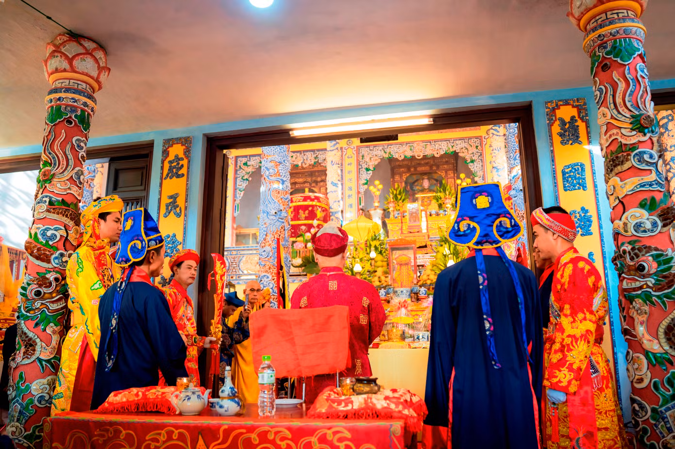 Lễ hội bắt đầu vào sáng 23/8 tại Thánh đường Thiên Tiên Thánh giáo (352 Chi Lăng, TP Huế). Tại đây, rất đông thánh đồng, đạo hữu cùng người dân, du khách thập phương cùng tham gia nghi lễ, tiến hành lễ cáo. (Ảnh: Đình Hoàng)