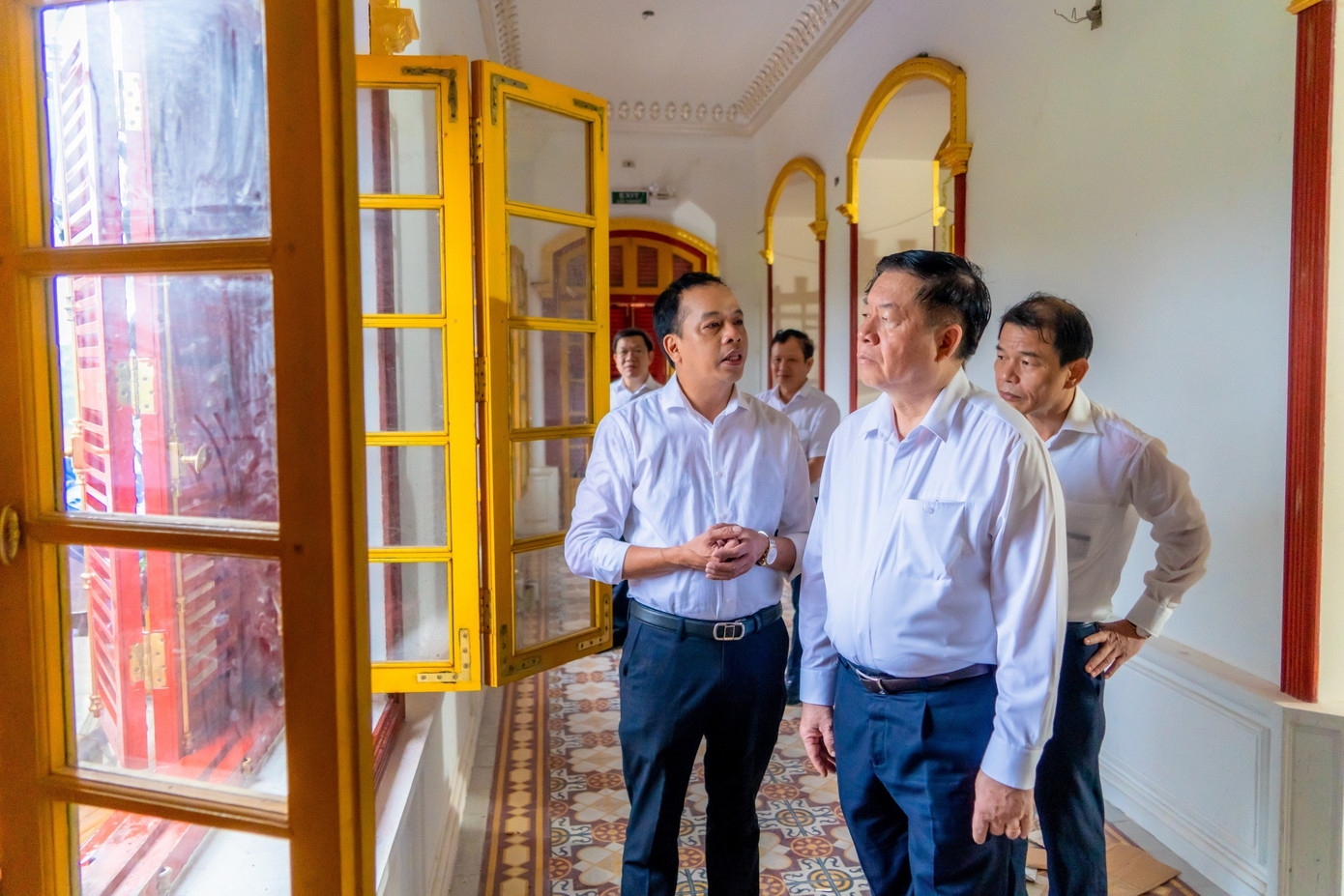 Trưởng Ban Tuyên giáo Trung ương Nguyễn Trọng Nghĩa kiểm tra công tác trùng tu di tích Cố đô Huế. Trưởng Ban Tuyên giáo Trung ương Nguyễn Trọng Nghĩa kiểm tra công tác trùng tu di tích Cố đô Huế.