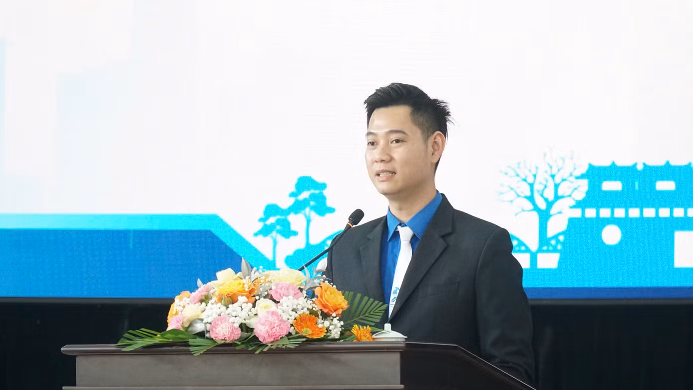 Tân Bí thư lâm thời Quận Đoàn Phú Xuân Nguyễn Nhật Nam phát biểu nhận nhiệm vụ.
