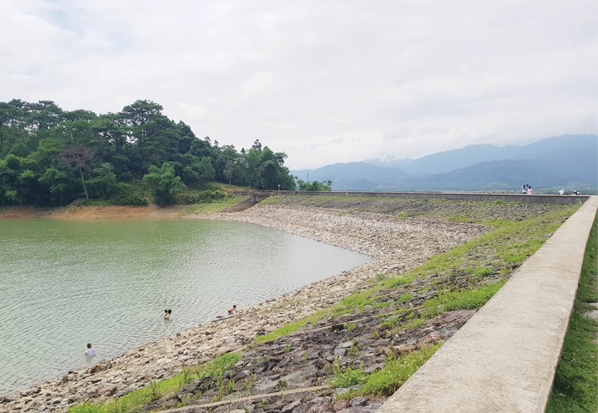 Hồ A Lá (xã A Ngo, huyện A Lưới, TT-Huế) chưa được kiểm định an toàn. Hồ A Lá (xã A Ngo, huyện A Lưới, TT-Huế) chưa được kiểm định an toàn.