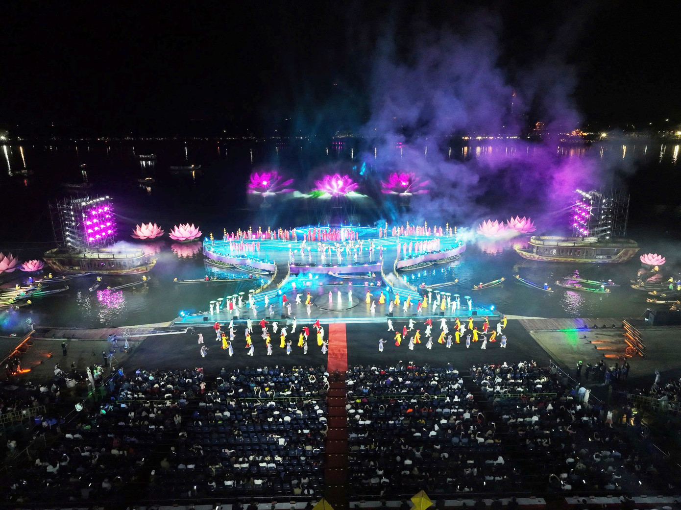 Năm 2025 được kỳ vọng là cột mốc đánh dấu sự trở lại mạnh mẽ của du lịch Việt Nam, với các mục tiêu đầy hy vọng, đón từ 22-23 triệu lượt khách quốc tế, 120-130 triệu lượt khách nội địa, phấn đấu tổng thu từ du lịch đạt khoảng 980-1.050 nghìn tỷ đồng.