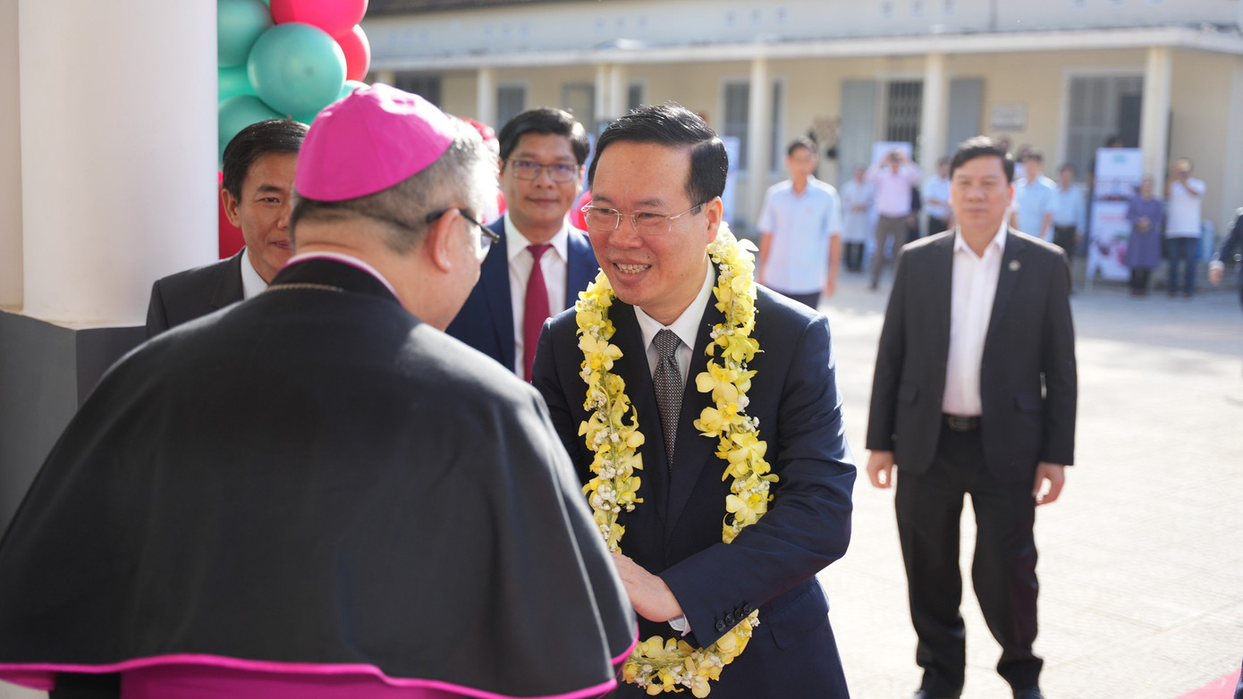 Chủ tịch nước Võ Văn Thưởng thăm và chúc mừng Tòa Tổng Giám mục Tổng Giáo phận Huế nhân dịp lễ Giáng sinh 2023.(Ảnh: N.H) Chủ tịch nước Võ Văn Thưởng thăm và chúc mừng Tòa Tổng Giám mục Tổng Giáo phận Huế nhân dịp lễ Giáng sinh 2023.(Ảnh: N.H)