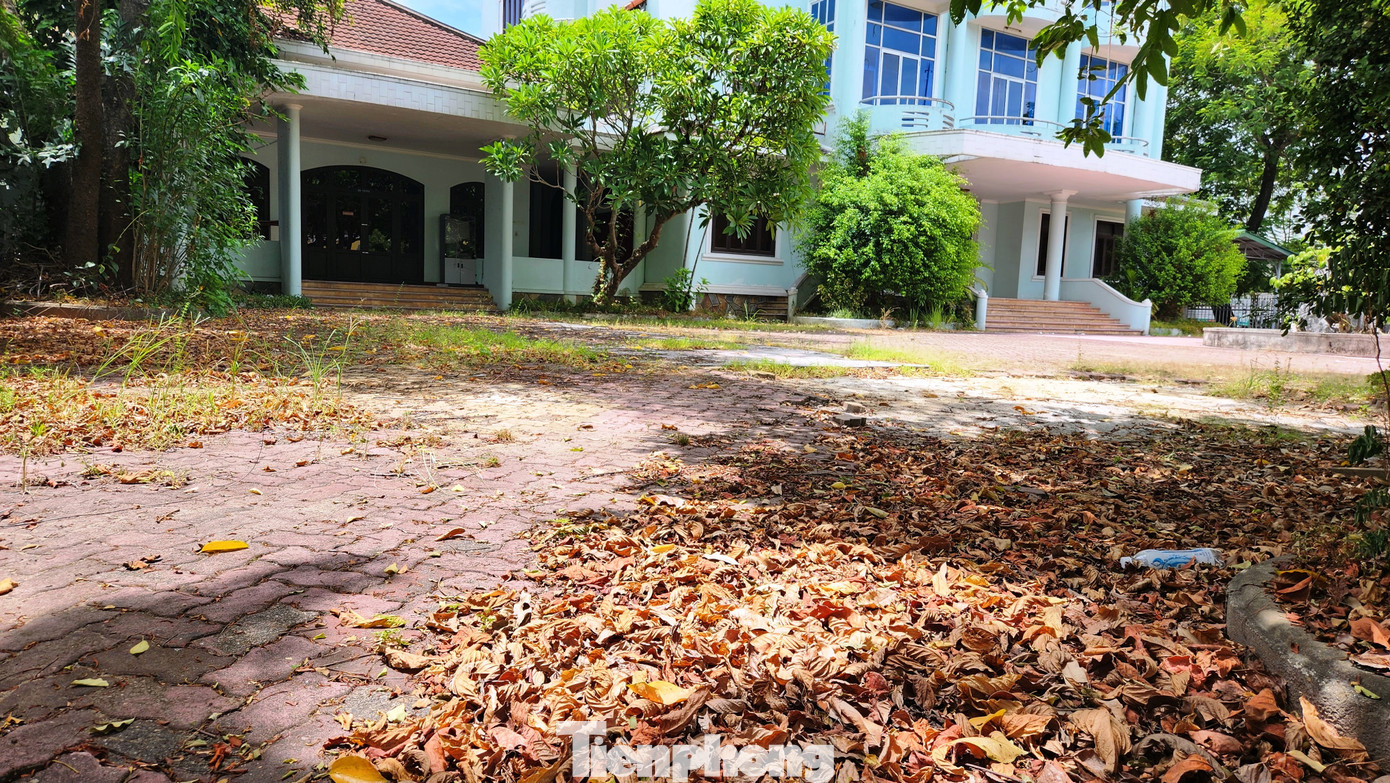 Bên cạnh đó, một phương án khác là chính quyền sẽ xem xét hạ giải những công trình không phù hợp quy hoạch, tạo quỹ đất sạch trước khi lên kế hoạch đấu giá cho thuê đất.