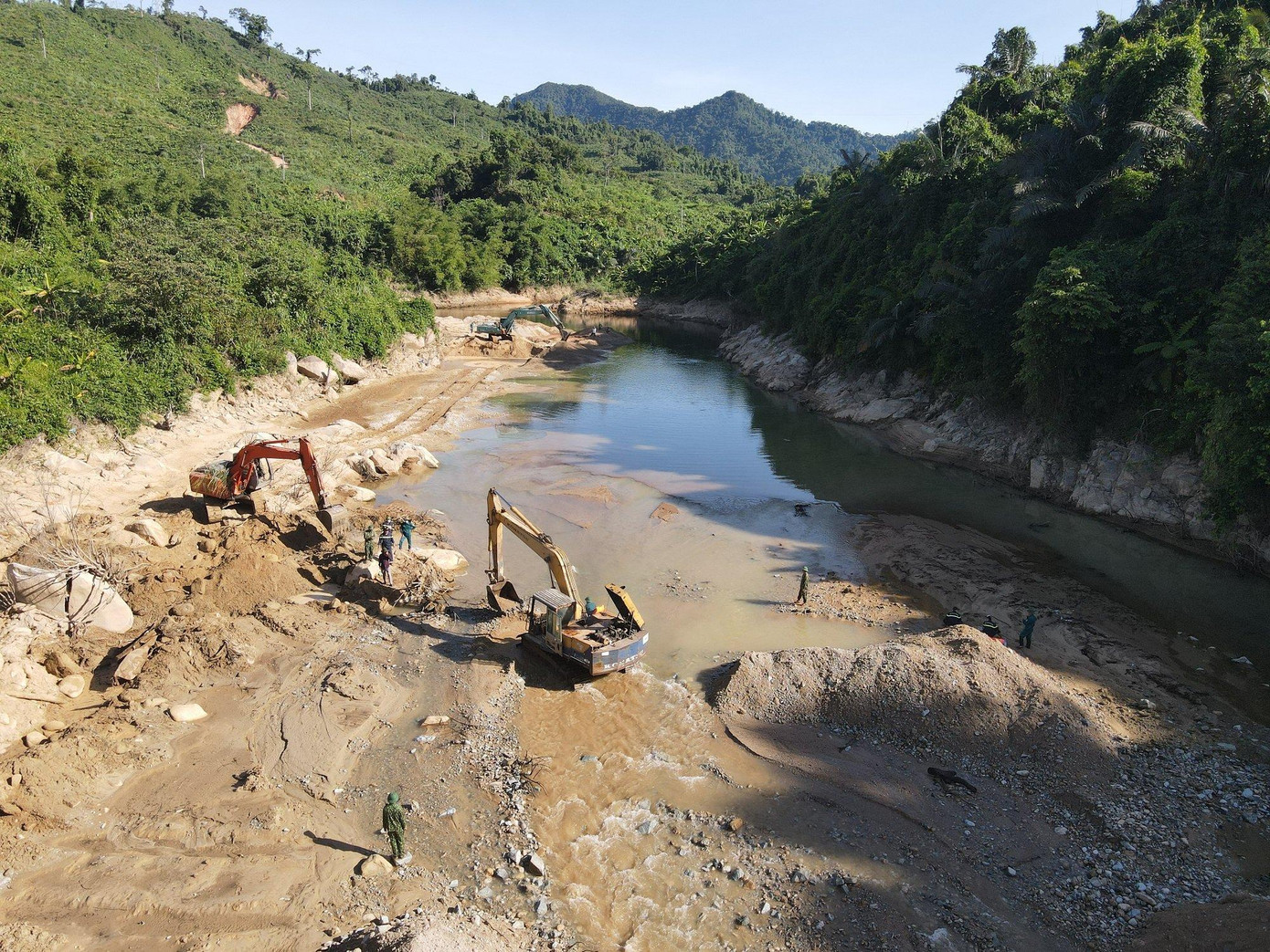 Tổ chức tìm kiếm trong phạm vi rộng, địa hình phức tạp Tổ chức tìm kiếm trong phạm vi rộng, địa hình phức tạp