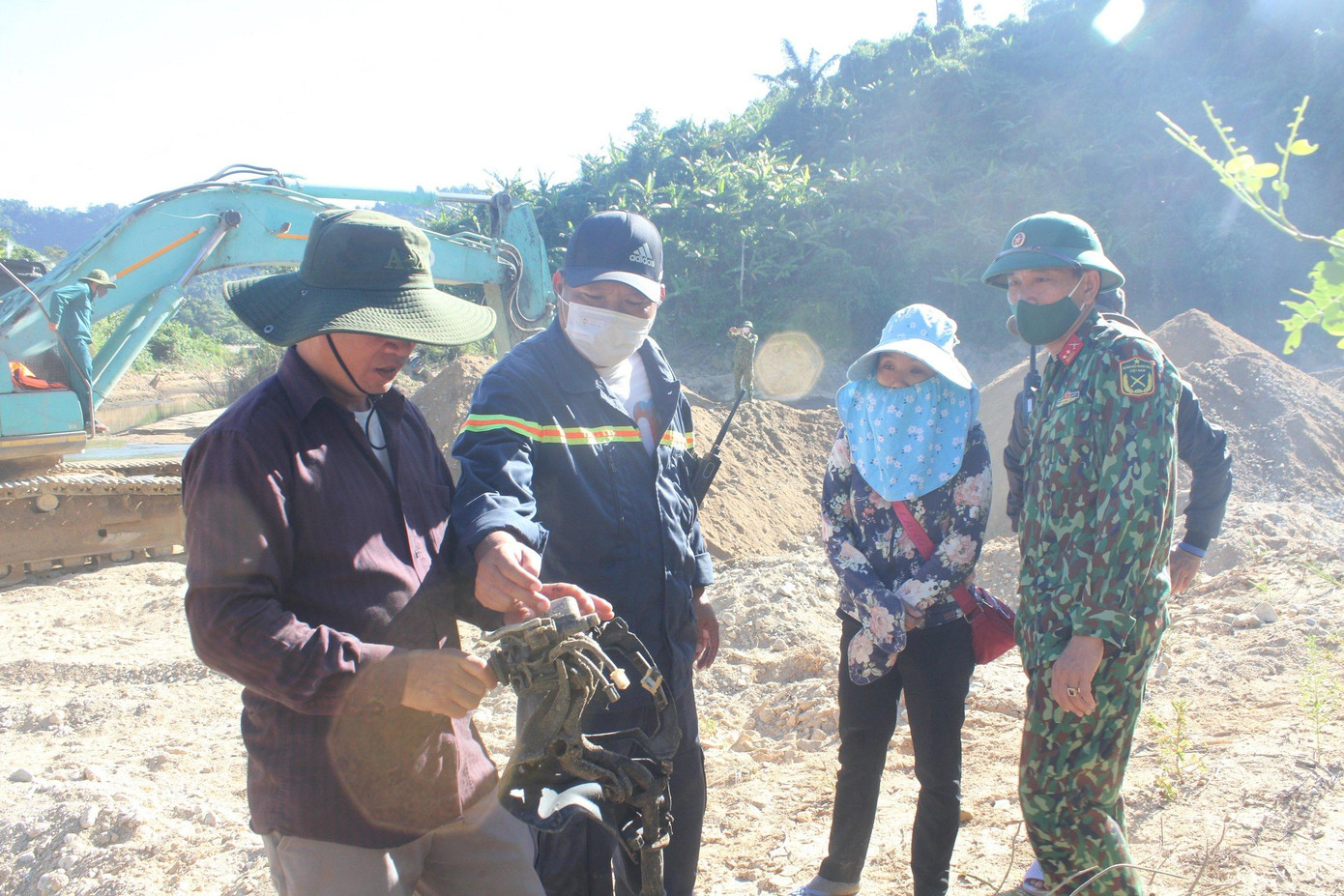 Kết cấu xe máy được tìm thấy dưới lòng suối ở khu vực Tam Dần Kết cấu xe máy được tìm thấy dưới lòng suối ở khu vực Tam Dần