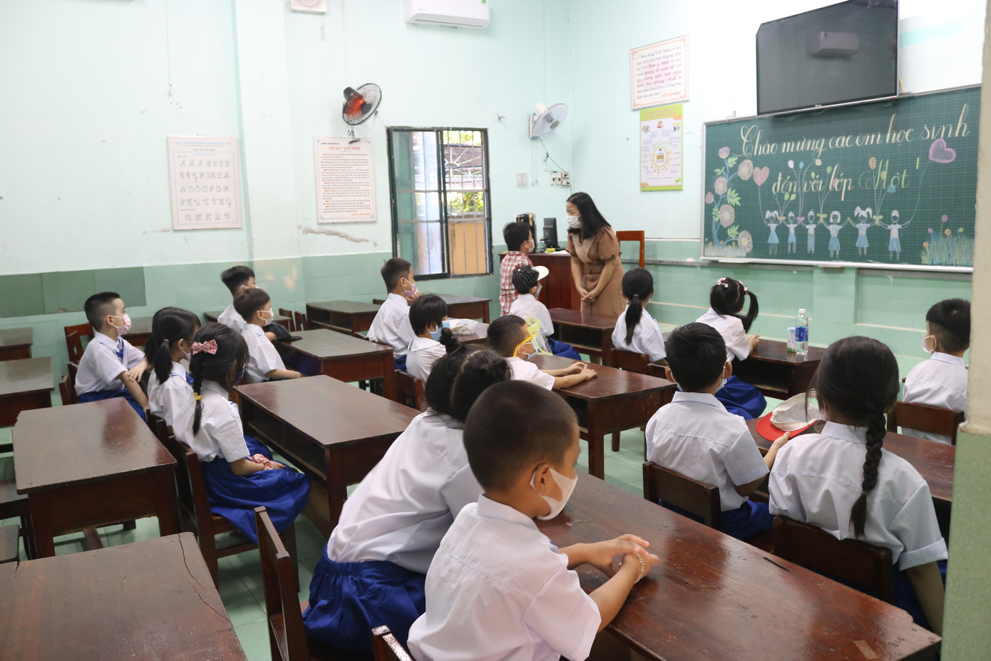 Làm quen với trường mới, thầy cô, bạn bè mới trong ngày đầu đến trường Làm quen với trường mới, thầy cô, bạn bè mới trong ngày đầu đến trường