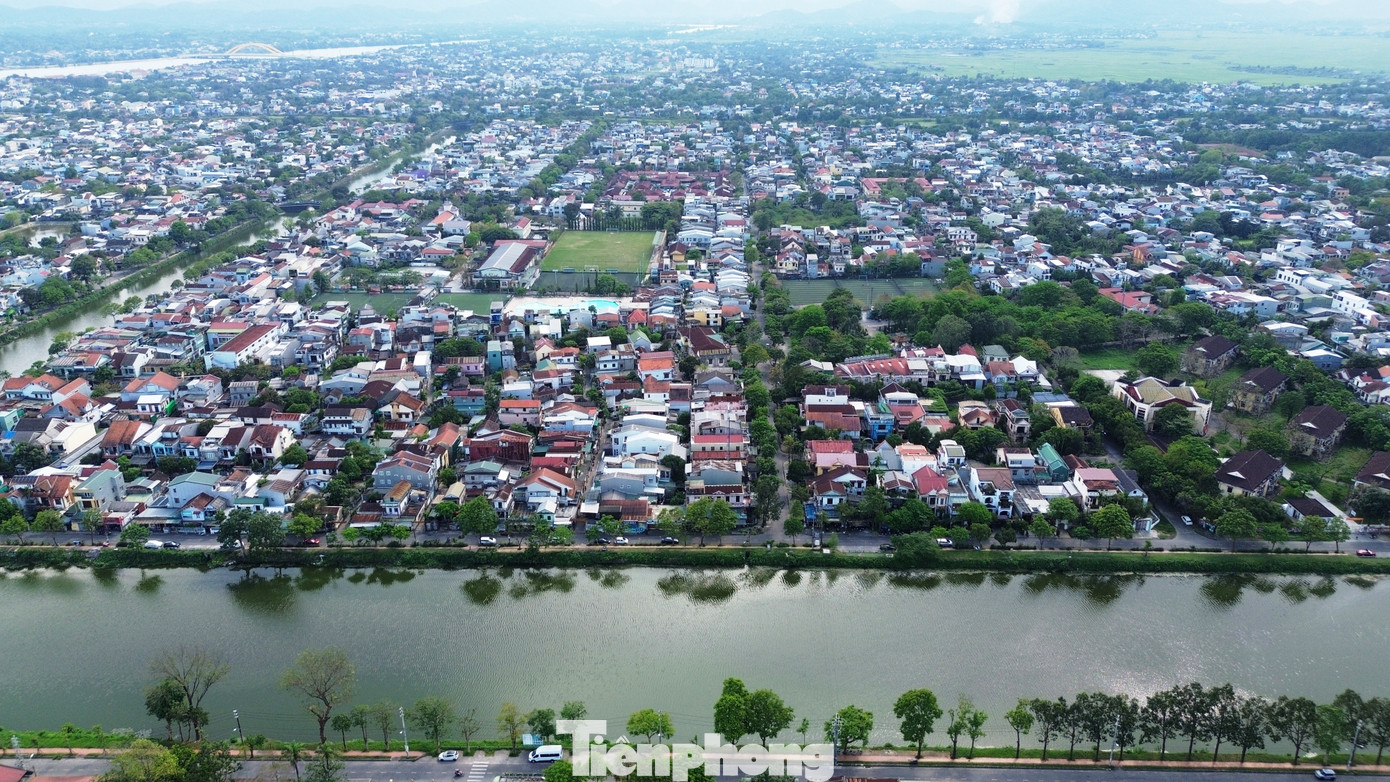 Kinh thành Huế xưa hiện là vùng đất của 4 phường Thành nội gồm Đông Ba, Tây Lộc, Thuận Hòa, Thuận Lộc (quận Phú Xuân, TP Huế). Mỗi phường đều đóng một vai trò quan trọng trong việc bảo tồn và phát huy các giá trị văn hóa truyền thống. Tổng diện tích khu vực này khoảng gần 600 ha, dân số khoảng 78.000 người.