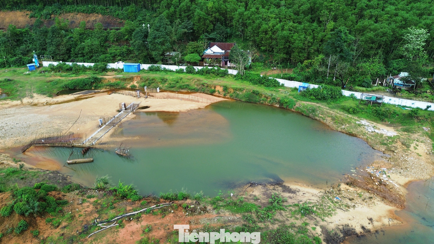 Cụ thể, tháng 1/2017, Ban Quản lý Khu Kinh tế - Công nghiệp tỉnh Thừa Thiên-Huế (nay là TP. Huế) cấp quyết định chủ trương đầu tư cho Công ty TNHH Đầu tư Thương mại và Dịch vụ Hoa Lư - Huế thực hiện dự án khu du lịch suối Voi.