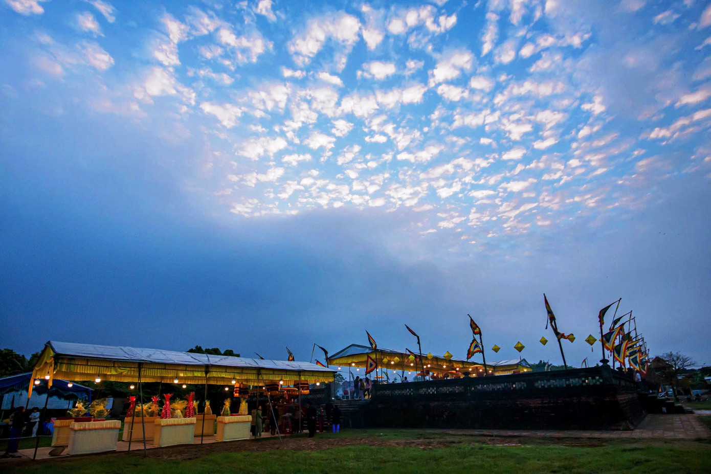 Ngày 10/3 (nhằm ngày 11/2 năm Ất Tỵ), tại di tích đàn Xã Tắc (phường Thuận Hòa, quận Phú Xuân, TP Huế), Trung tâm Bảo tồn Di tích Cố đô Huế tổ chức lễ tế Xã Tắc với mục đích cầu mong quốc thái dân an, mưa thuận gió hòa, mùa màng bội thu, nhân dân ấm no. Ảnh Trần Thiện Ngày 10/3 (nhằm ngày 11/2 năm Ất Tỵ), tại di tích đàn Xã Tắc (phường Thuận Hòa, quận Phú Xuân, TP Huế), Trung tâm Bảo tồn Di tích Cố đô Huế tổ chức lễ tế Xã Tắc với mục đích cầu mong quốc thái dân an, mưa thuận gió hòa, mùa màng bội thu, nhân dân ấm no. Ảnh Trần Thiện