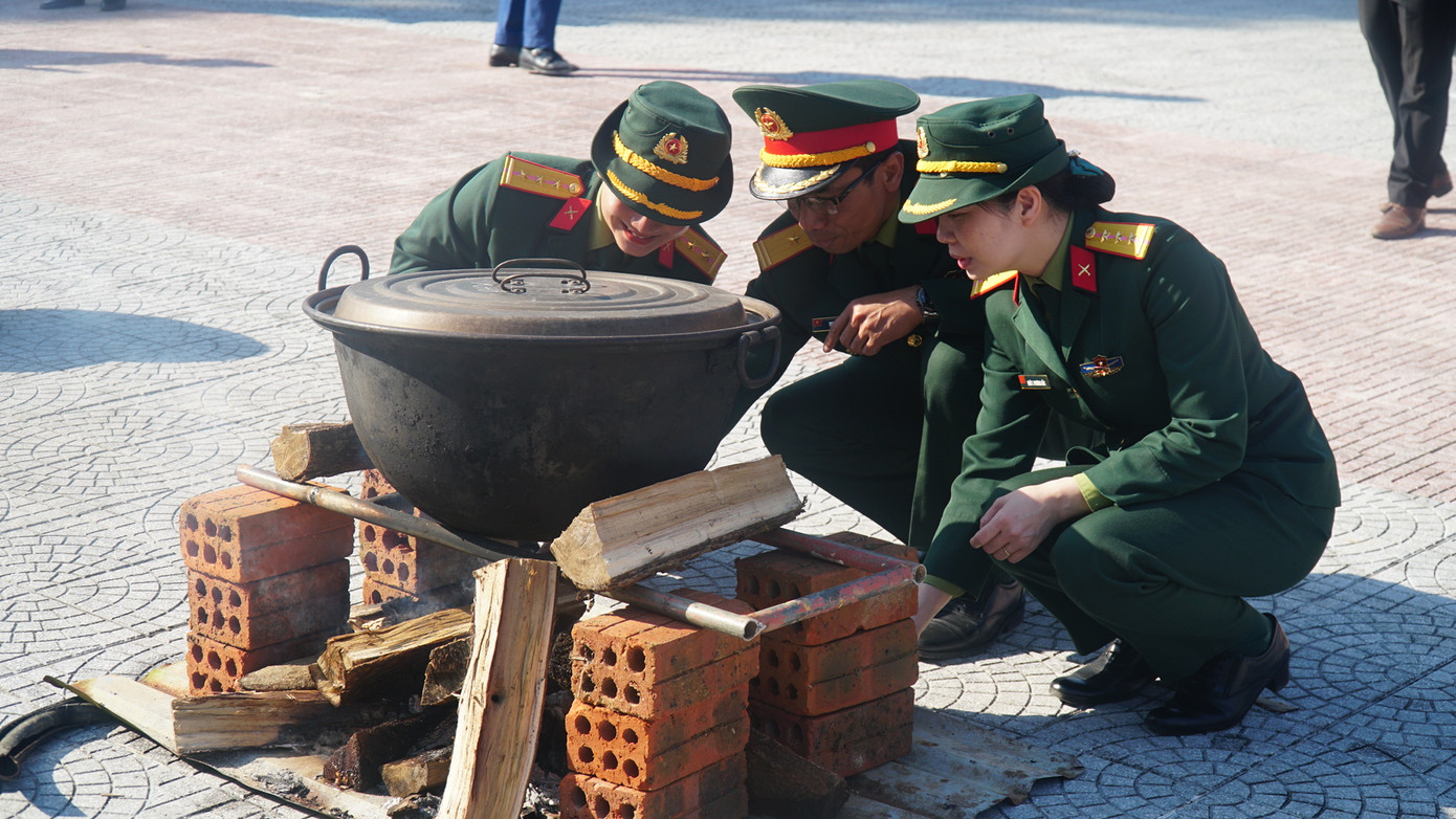 Ngày hội bánh chưng xanh vì người nghèo. Ngày hội bánh chưng xanh vì người nghèo.