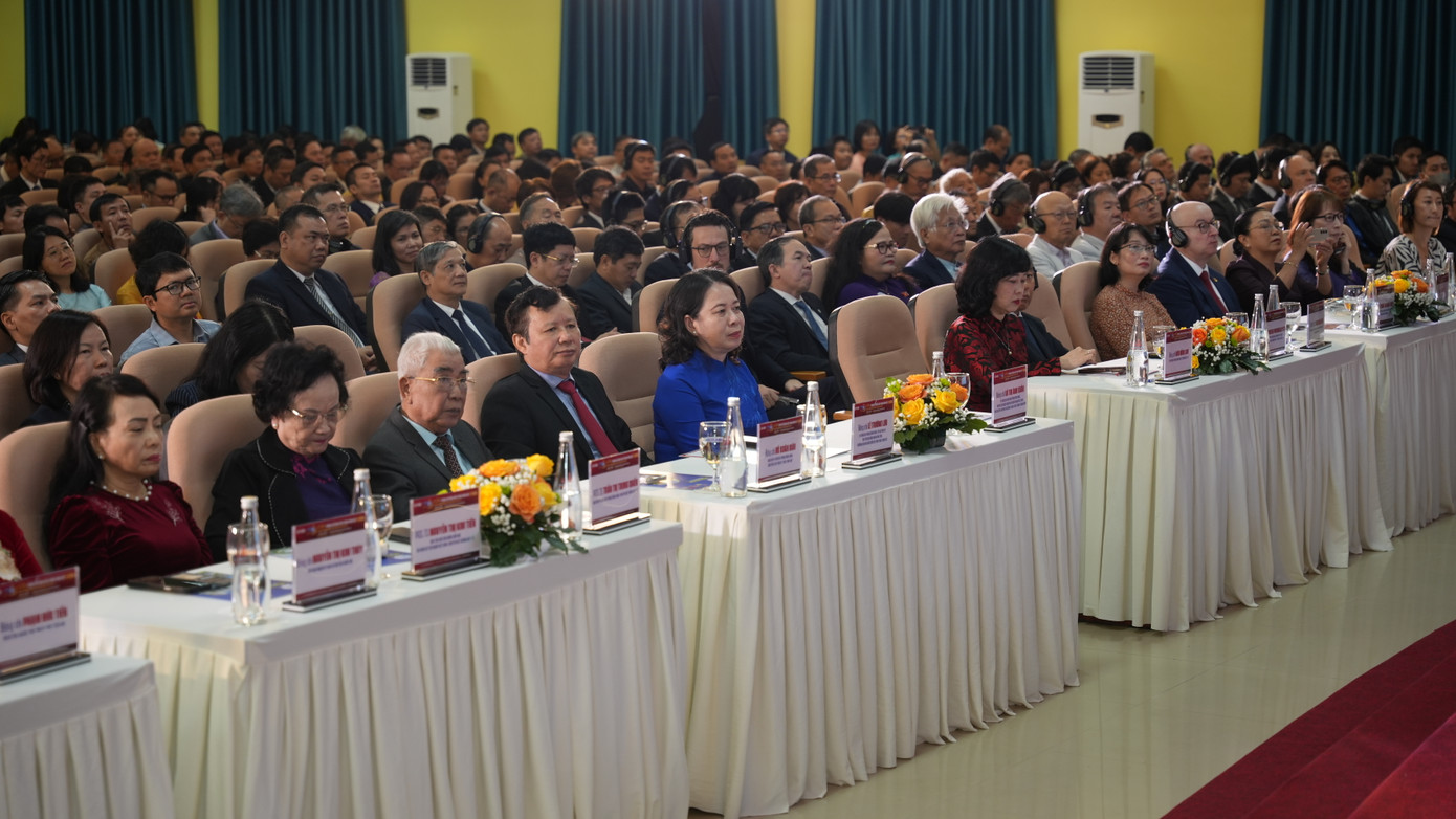 Các đại biểu về dự lễ kỷ niệm 130 năm thành lập Bệnh viện Trung ương Huế.