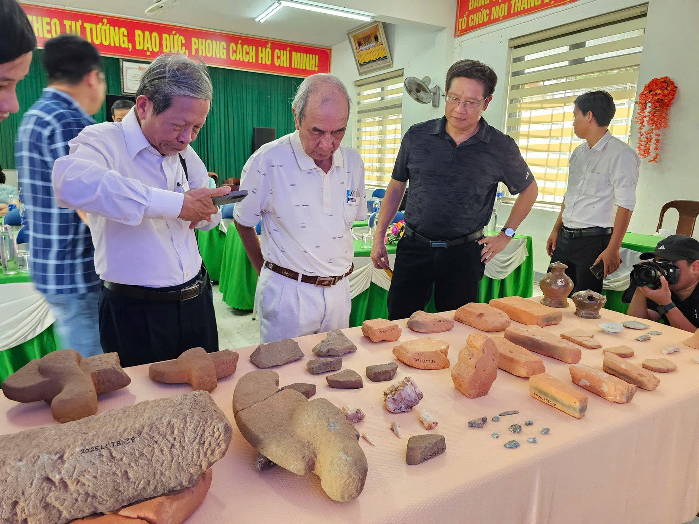 Phát hiện số lượng tiêu bản hiện vật đồ sộ lên tới hơn 9.000 mẫu.