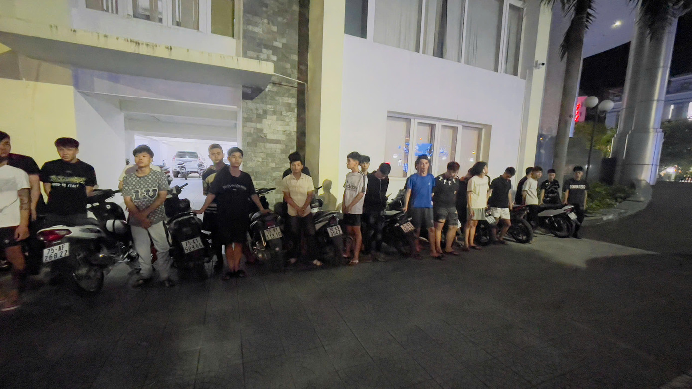 Nhóm 37 đối tượng cùng phương tiện xe máy có dấu hiệu gây rối trật tự công cộng, gây nguy hiểm trên Quốc lộ 1, bị công an ngăn chặn kịp thời.