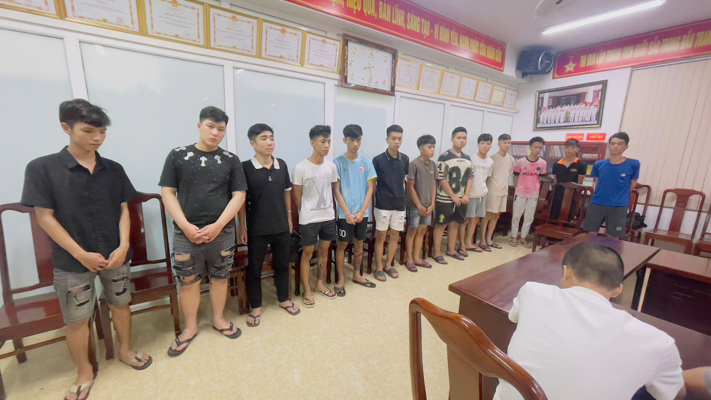 Nhóm đối tượng tại cơ quan công an.