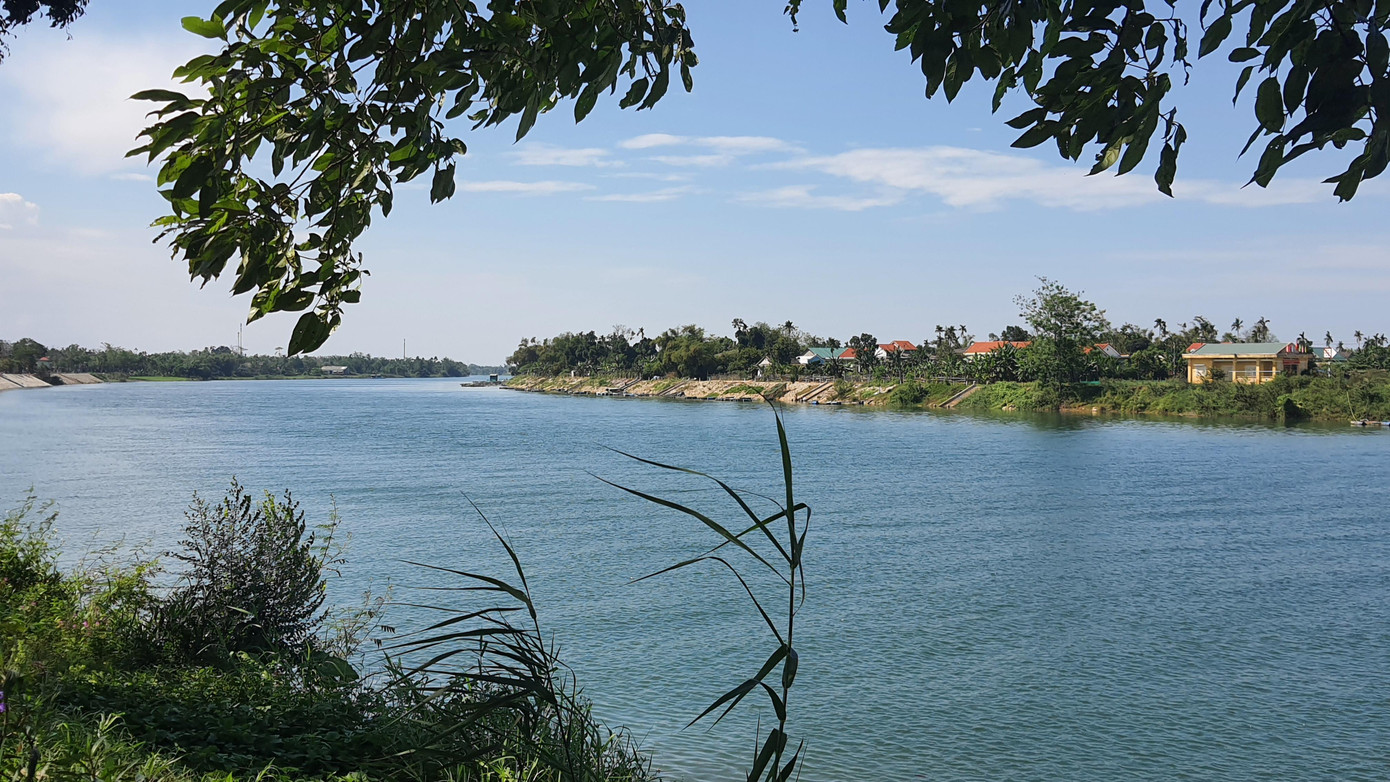 Sông Bồ đoạn chảy qua phường Tứ Hạ (thị xã Hương Trà, TT-Huế). Ảnh: N.V