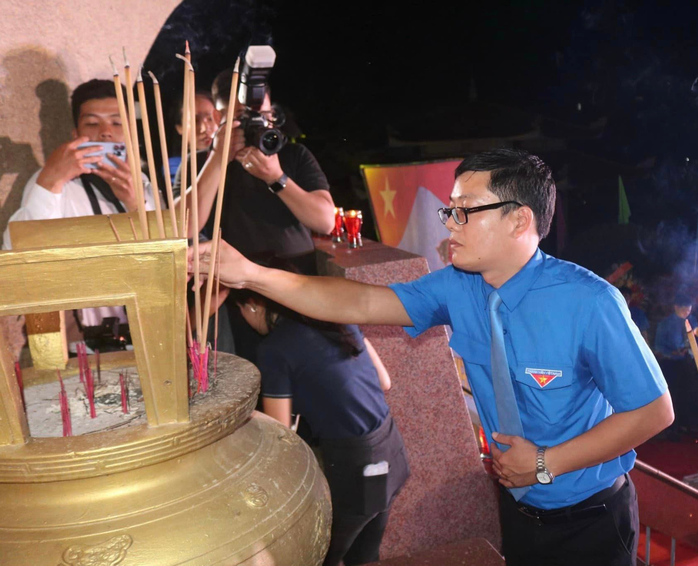 Bí thư Tỉnh Đoàn TT-Huế cùng 600 đại biểu, đoàn viên, thanh niên dâng hương tại Nghĩa trang liệt sĩ thị xã Hương Thủy. Bí thư Tỉnh Đoàn TT-Huế cùng 600 đại biểu, đoàn viên, thanh niên dâng hương tại Nghĩa trang liệt sĩ thị xã Hương Thủy.