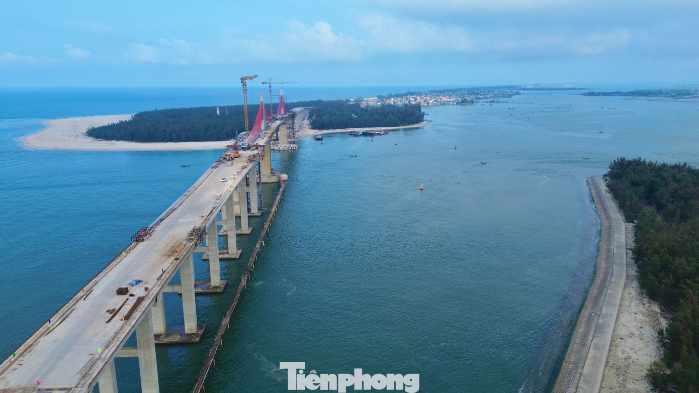 Công trình được người dân Cố đô kỳ vọng là biểu tượng mới về khát vọng “vươn ra biển lớn”, trong chiến lược phát triển Huế trở thành đô thị di sản, sinh thái, thông minh và hội nhập.