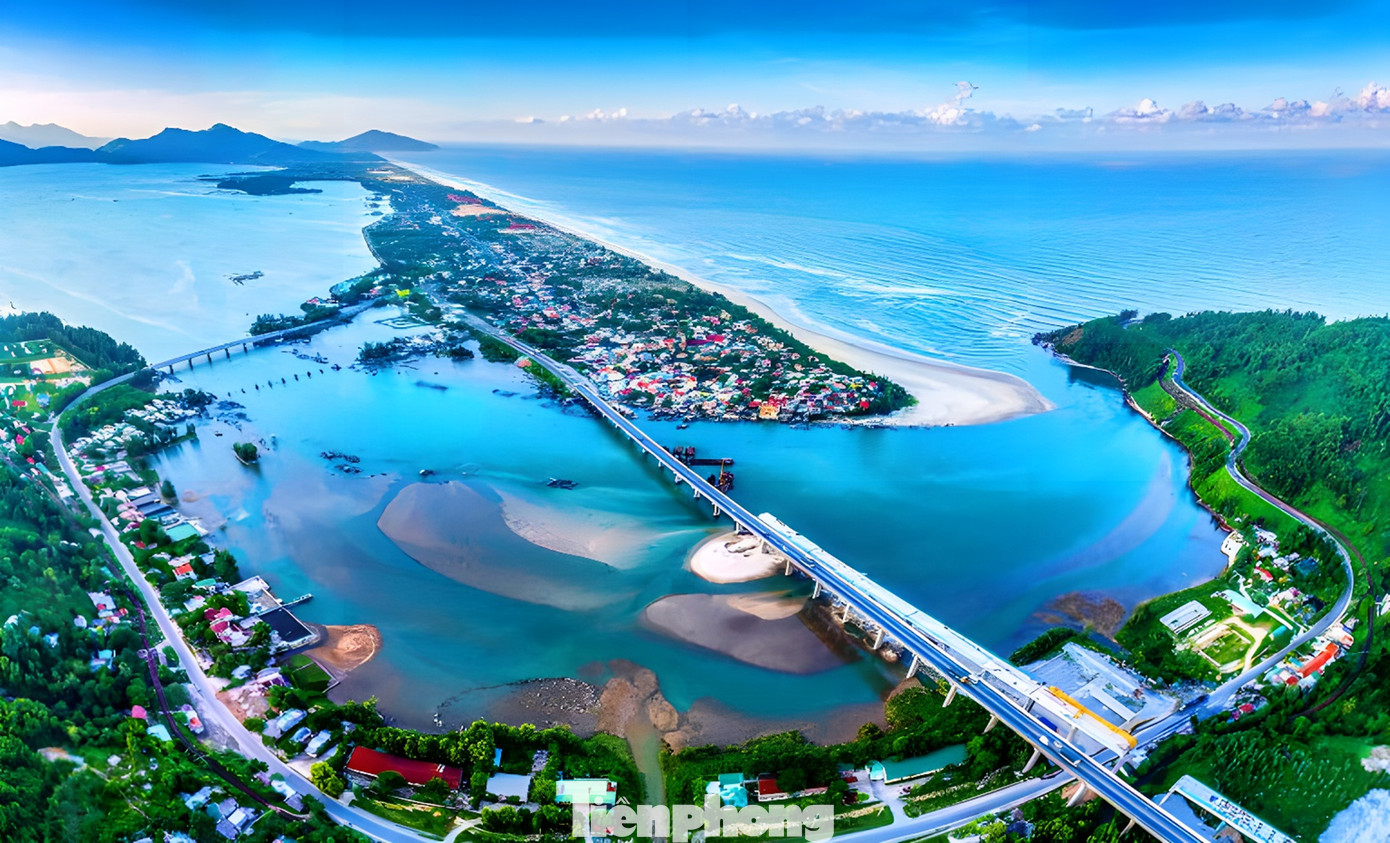 Theo Quyết định 509/QÐ-TTg về Quy hoạch hệ thống du lịch thời kỳ 2021 - 2030, tầm nhìn đến năm 2045 vừa được Thủ tướng Chính phủ phê duyệt, Lăng Cô - Cảnh Dương (huyện Phú Lộc, tỉnh TT-Huế), Măng Đen (Kon Tum), Công viên địa chất toàn cầu Cao nguyên đá Đồng Văn (Hà Giang)... nằm trong danh sách các địa điểm tiềm năng phát triển Khu du lịch quốc gia thời kỳ 2021-2030. Ảnh: Sở Du lịch TT-Huế. Theo Quyết định 509/QÐ-TTg về Quy hoạch hệ thống du lịch thời kỳ 2021 - 2030, tầm nhìn đến năm 2045 vừa được Thủ tướng Chính phủ phê duyệt, Lăng Cô - Cảnh Dương (huyện Phú Lộc, tỉnh TT-Huế), Măng Đen (Kon Tum), Công viên địa chất toàn cầu Cao nguyên đá Đồng Văn (Hà Giang)... nằm trong danh sách các địa điểm tiềm năng phát triển Khu du lịch quốc gia thời kỳ 2021-2030. Ảnh: Sở Du lịch TT-Huế.