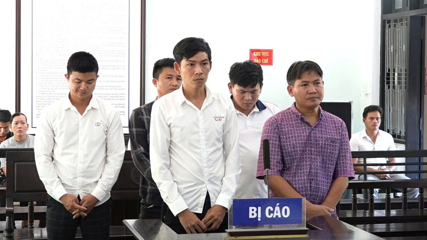 Các bị cáo tại phiên xét xử sơ thẩm.