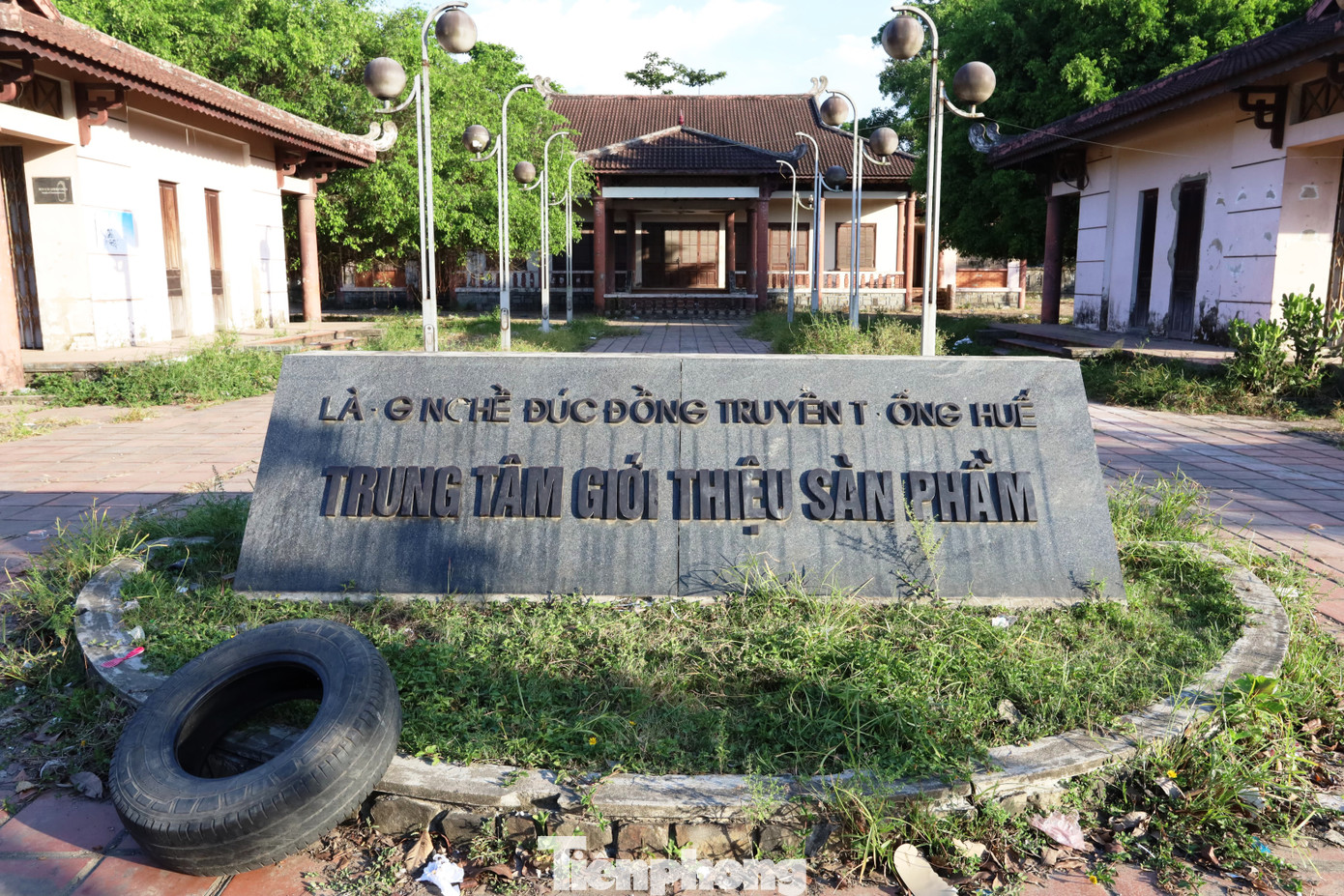 Năm 2005, khu hạ tầng kỹ thuật làng nghề đúc đồng truyền thống giai đoạn 1, bao gồm Trung tâm giới thiệu sản phẩm nghề truyền thống đúc đồng Huế, được UBND TP Huế (cũ) đầu tư xây dựng với tổng trị giá hơn 4,5 tỷ đồng, trên diện tích hơn 4.300 m2.