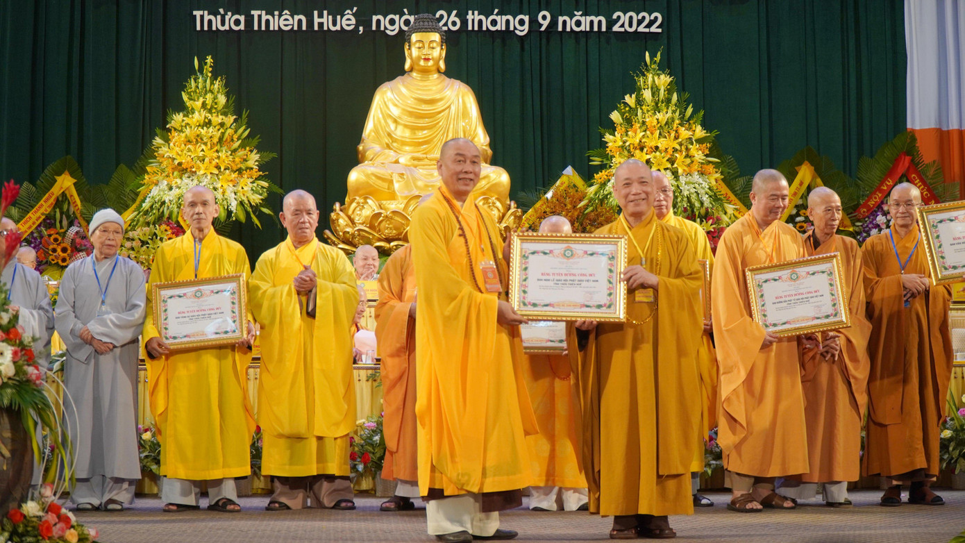 Khen thưởng, tuyên dương công đức cho các tập thể, cá nhân đã có những đóng góp, thành tích xuất sắc đối với đạo pháp dân tộc và sự nghiệp phát triển GHPG Việt Nam tỉnh nhiệm kỳ 2017-2022.